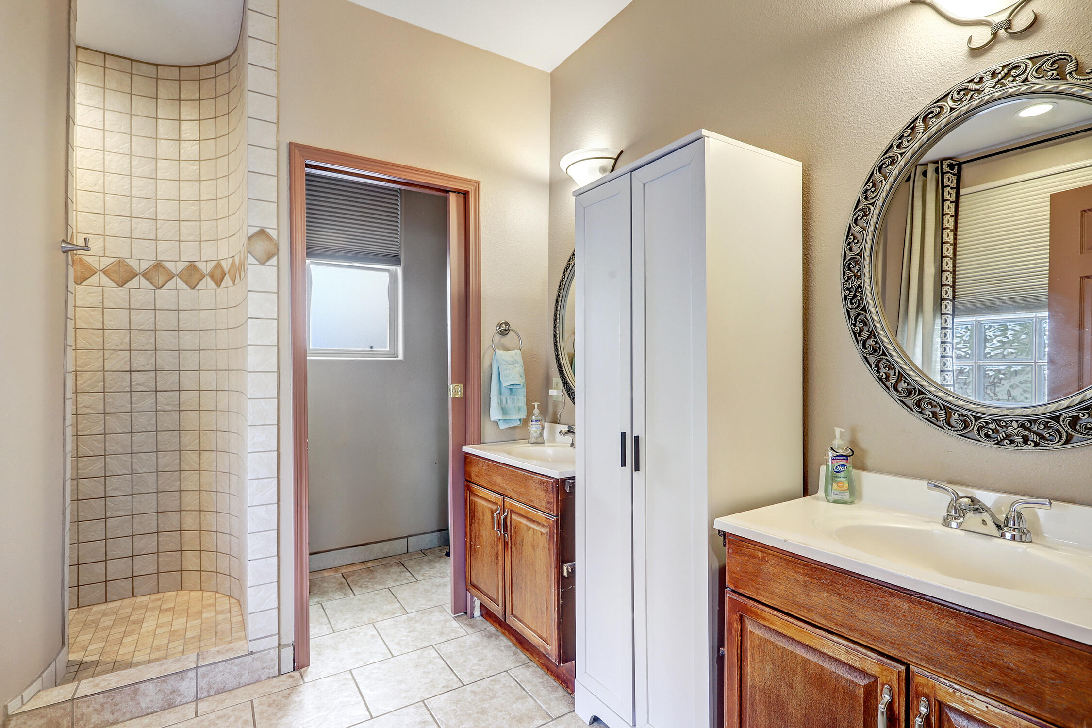 Photo 16 — 5525 Vera Cruz Road NE