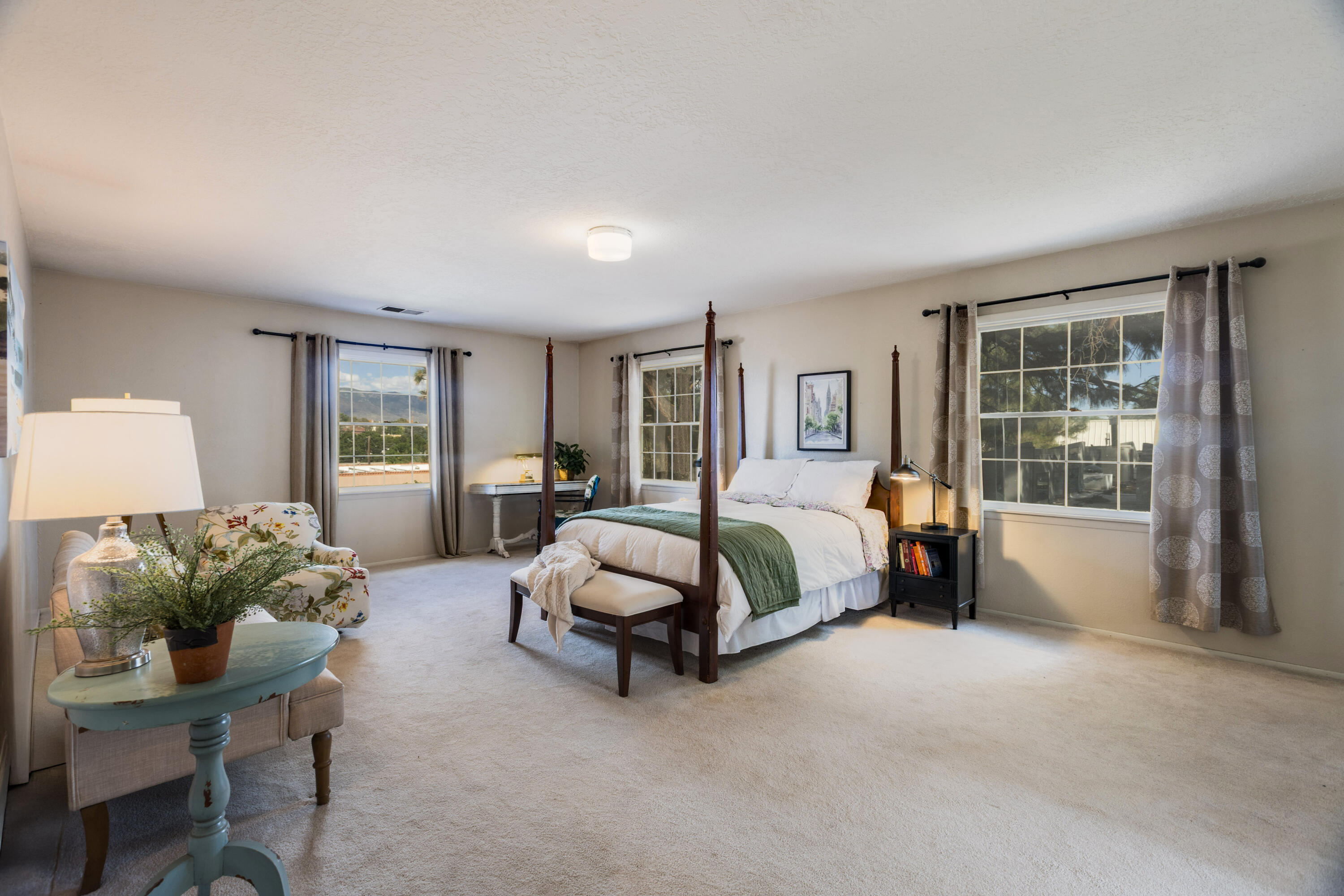 Photo 2 — 1809 Newton Place NE