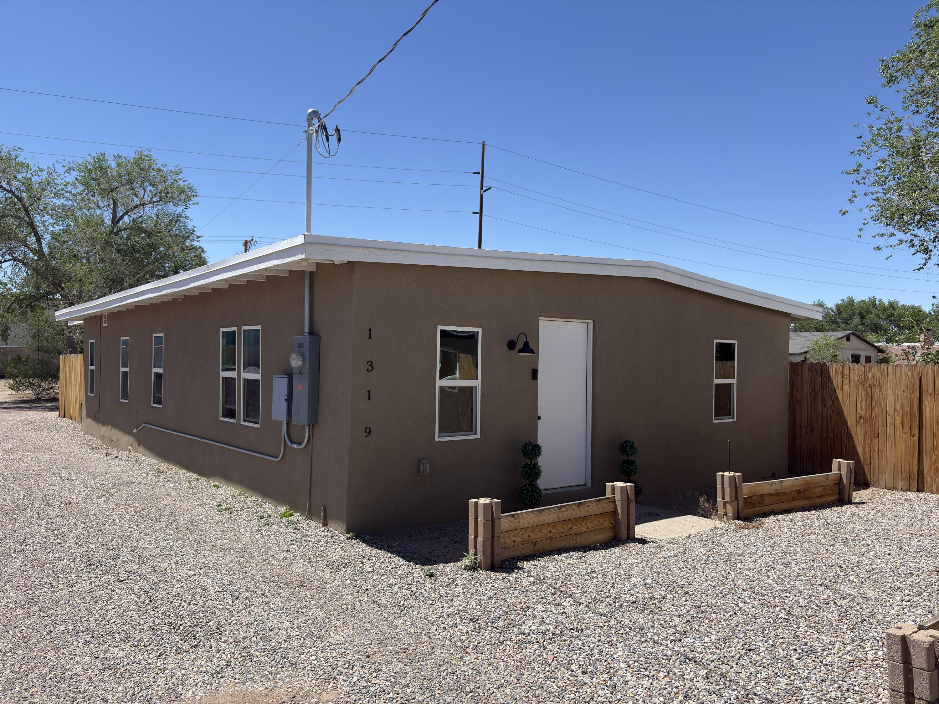 1319 15th Street NW, Albuquerque, NM 87104