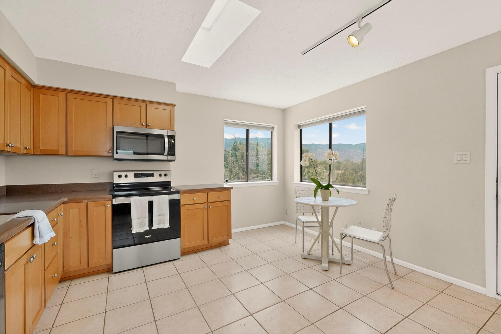 Photo 18 — 984 Lynx Loop NE