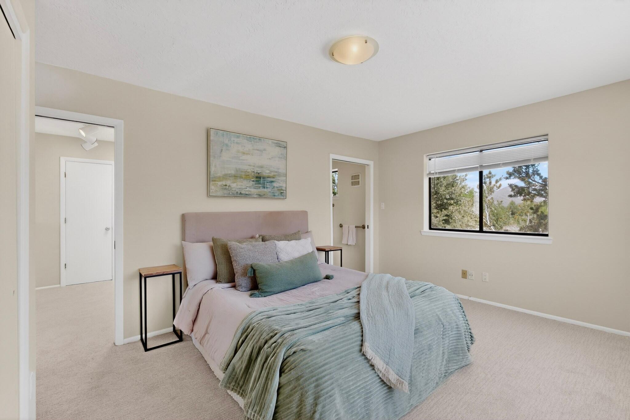 Photo 17 — 984 Lynx Loop NE