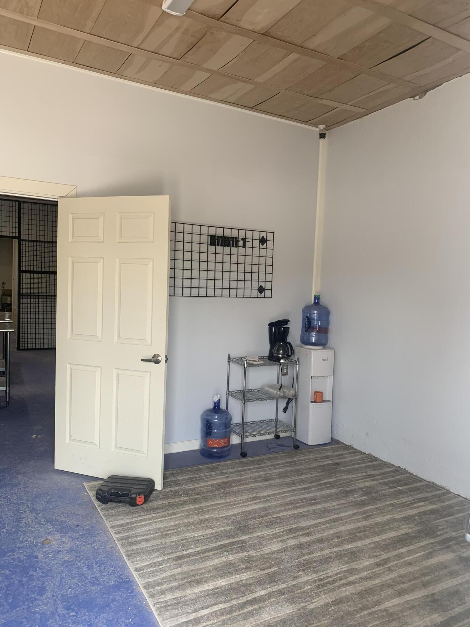 Photo 20 — 718 Dalies Avenue