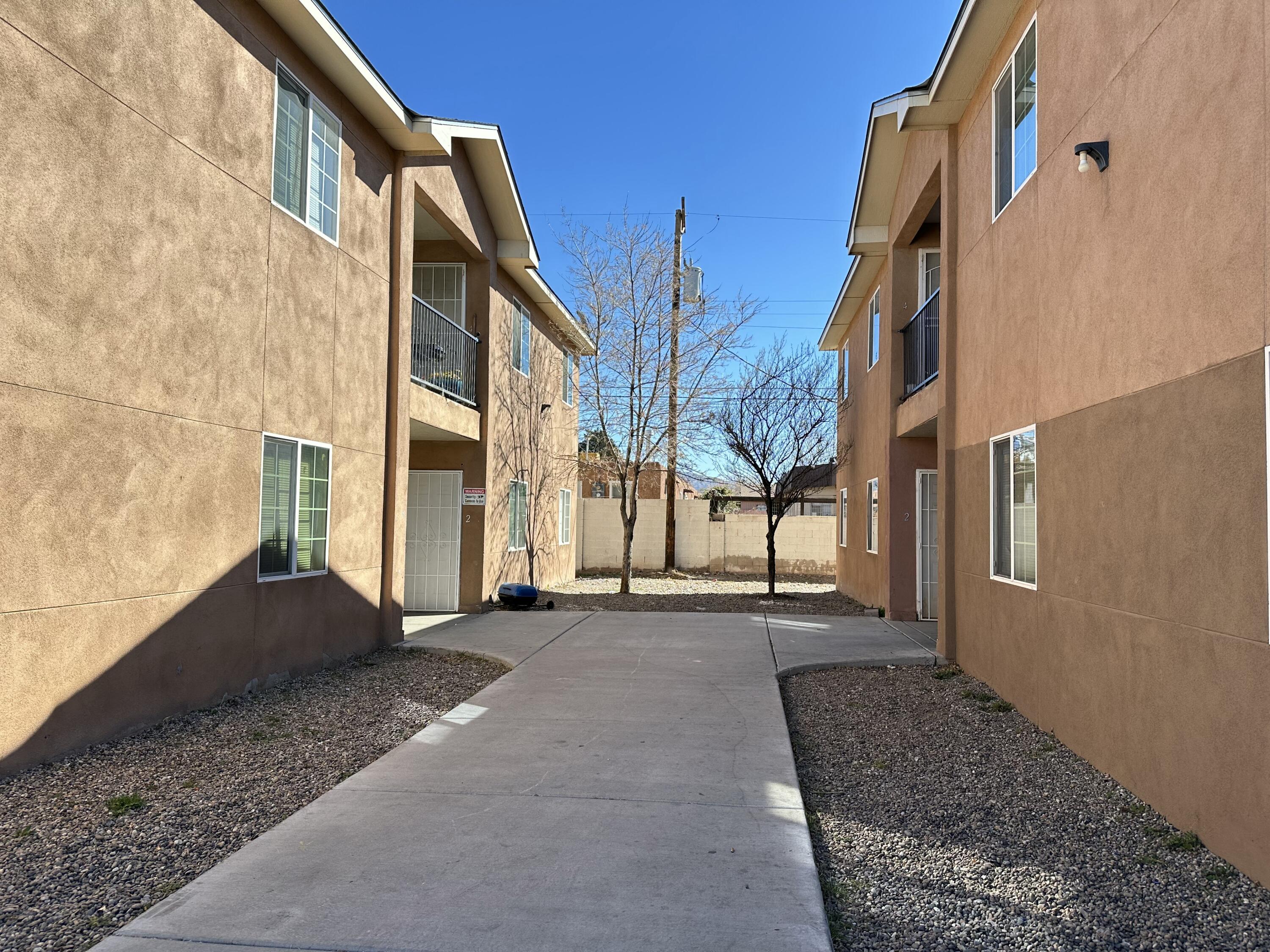 Photo 6 — 528 Alvarado Drive SE