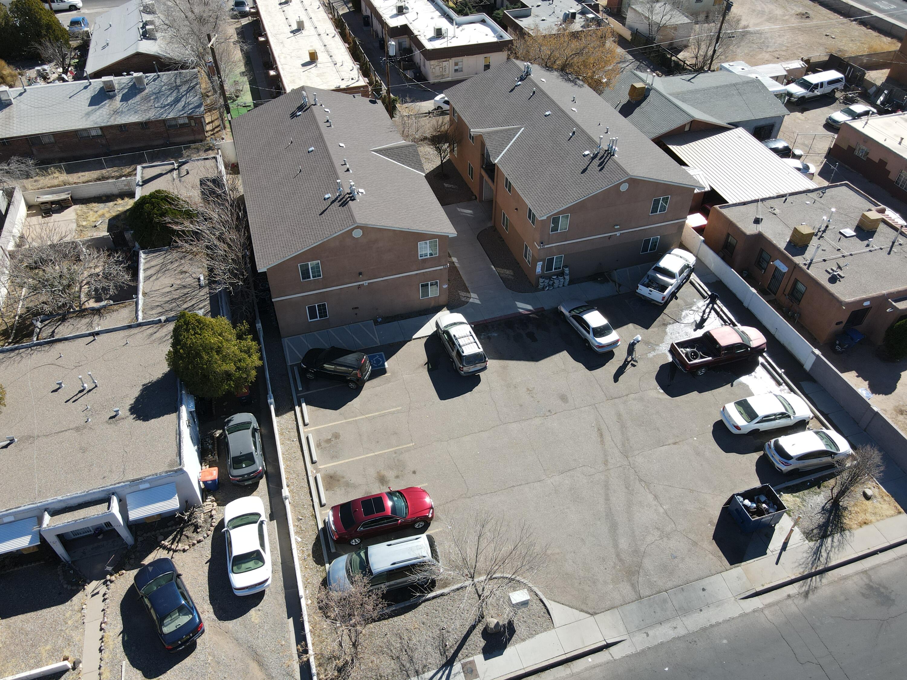 Photo 5 — 528 Alvarado Drive SE