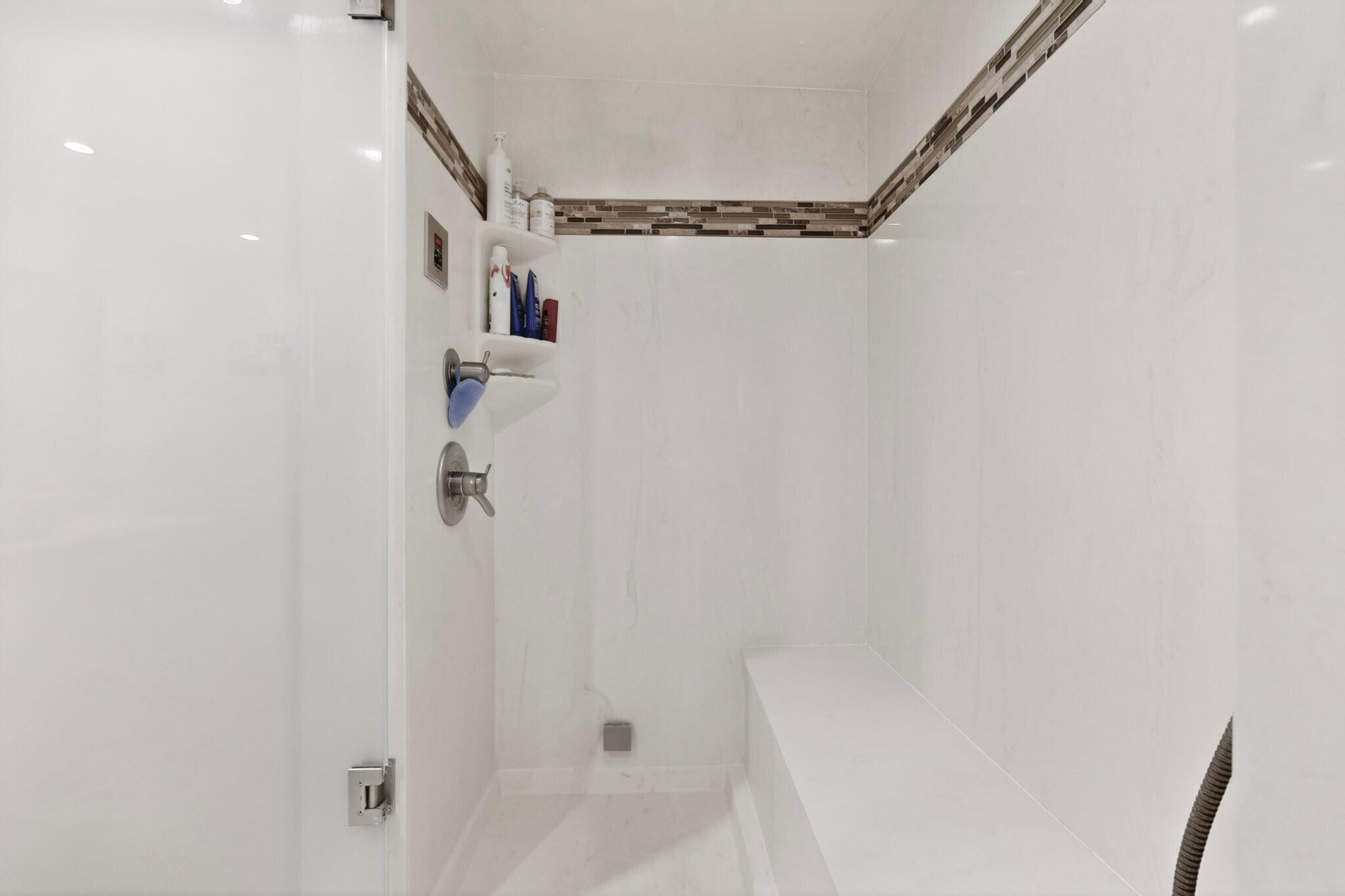 Photo 11 — 600 Alcalde Place SW 5A