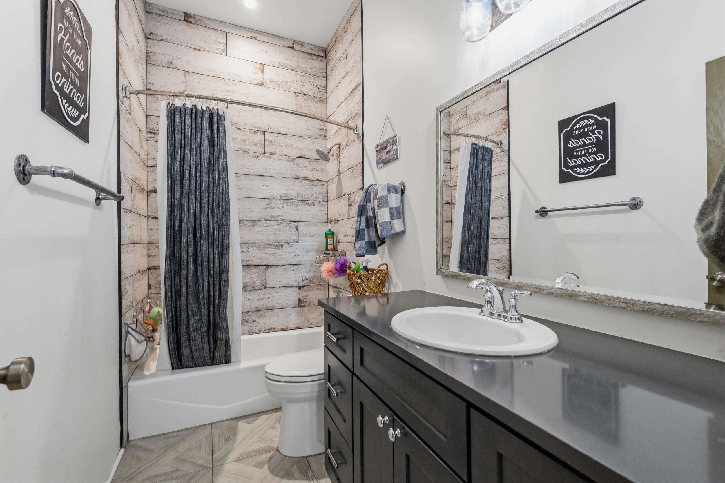 Photo 17 — 420 Bassett Boulevard