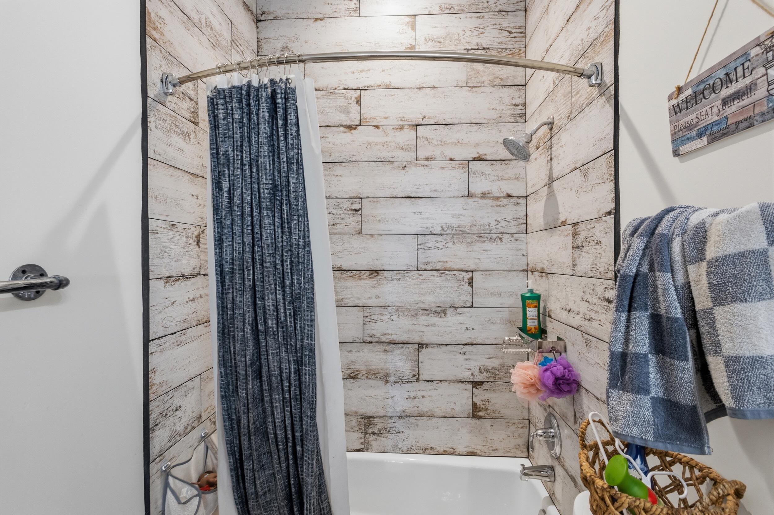 Photo 18 — 420 Bassett Boulevard