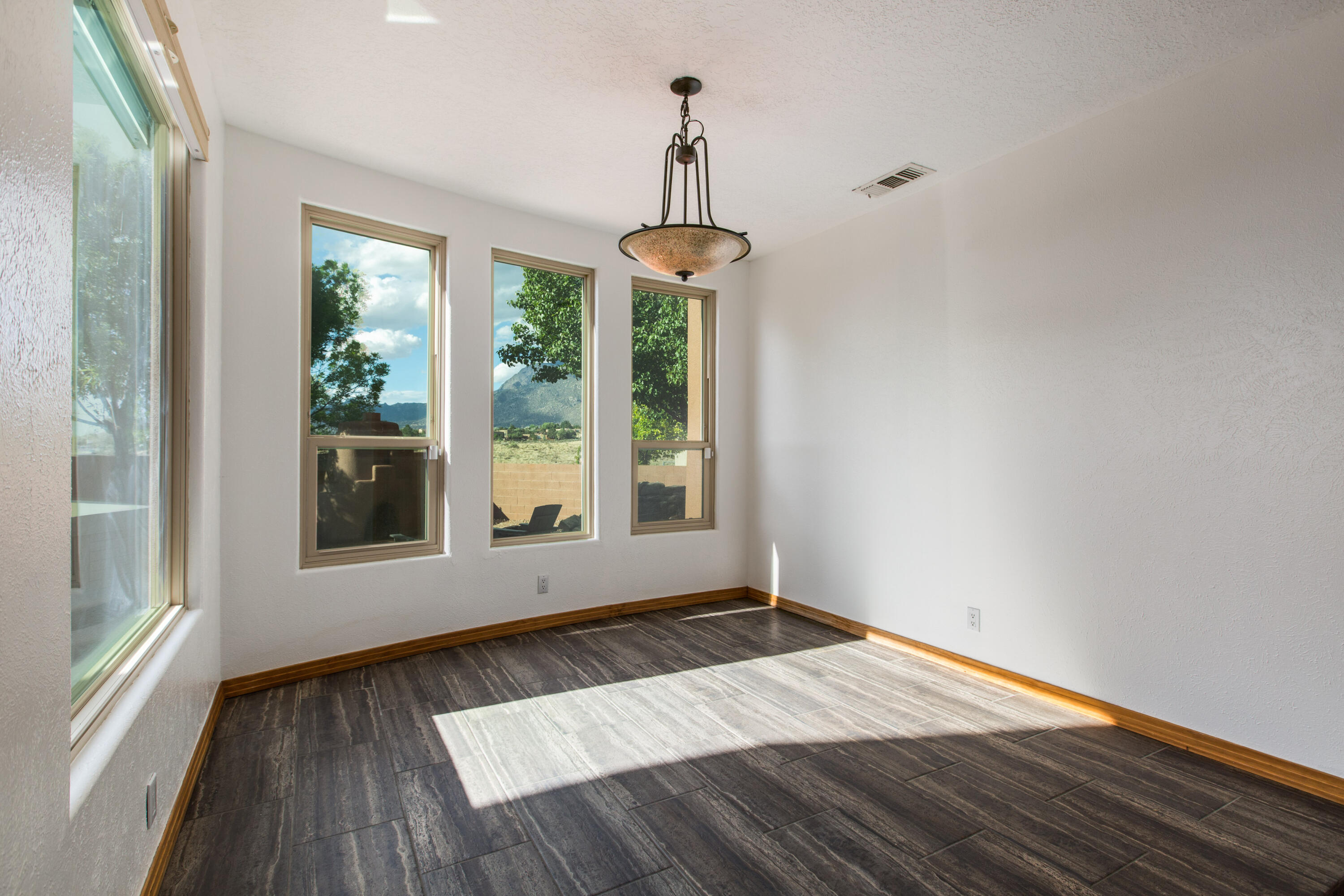 Photo 4 — 6628 High Ridge Place NE