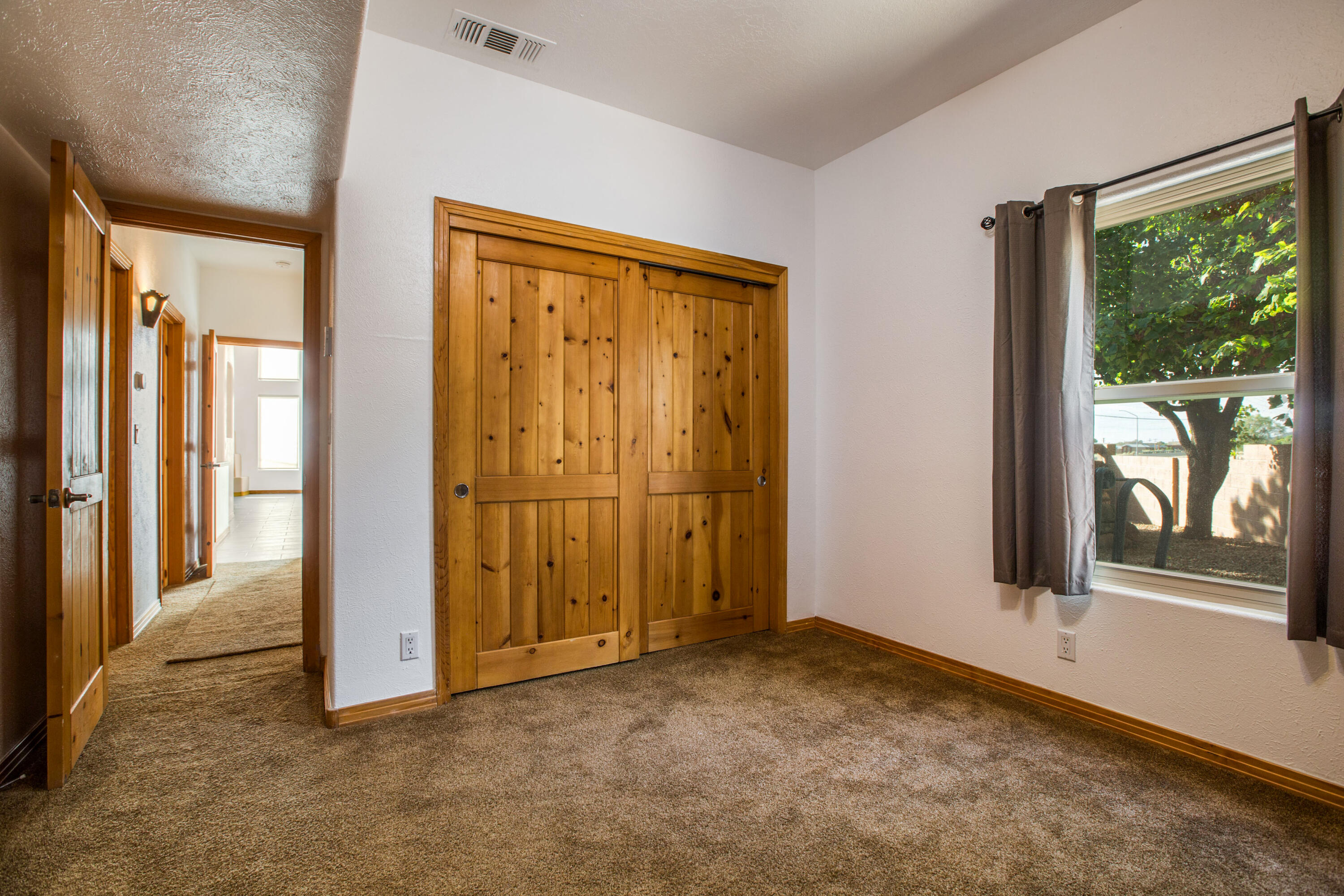 Photo 8 — 6628 High Ridge Place NE
