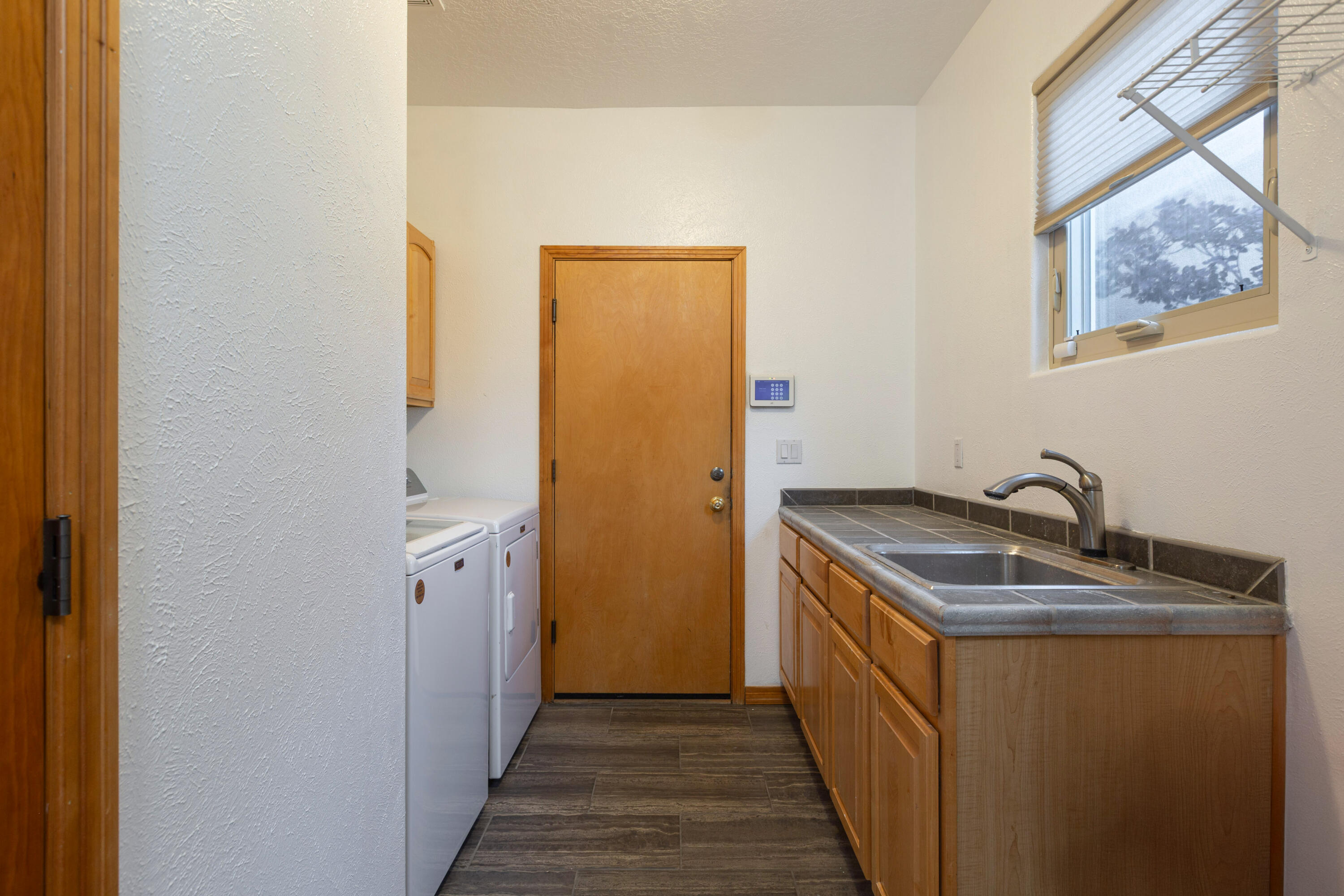 Photo 13 — 6628 High Ridge Place NE