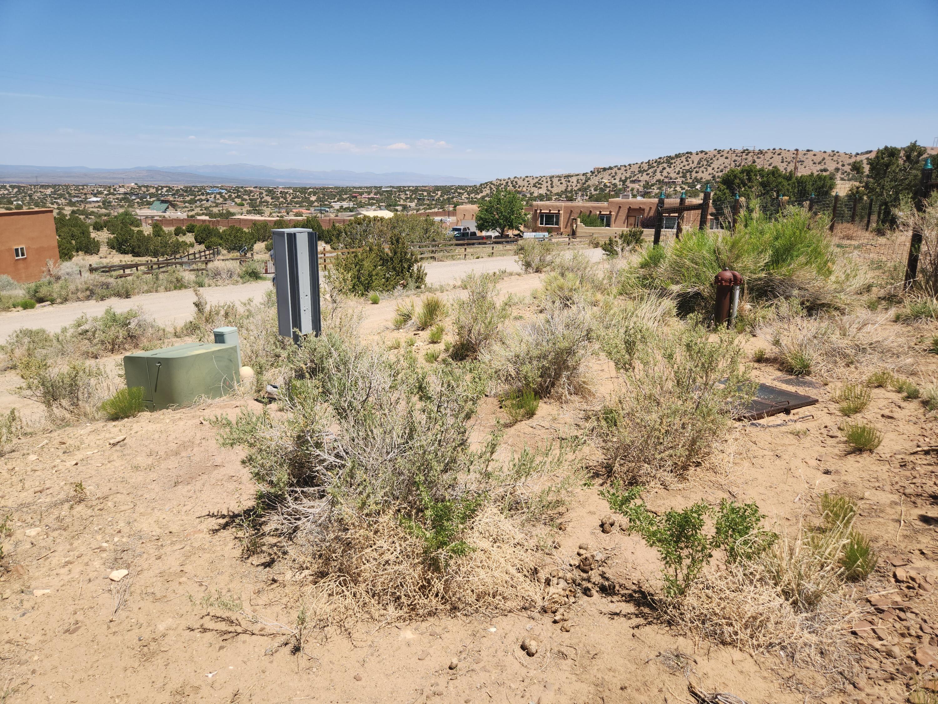 Photo 2 — 4 CHARLOTTE LN