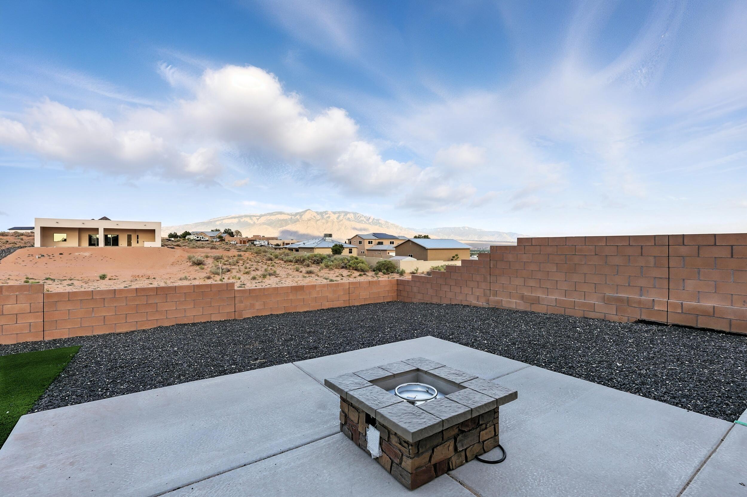 Photo 15 — 2016 Contreras Road NE