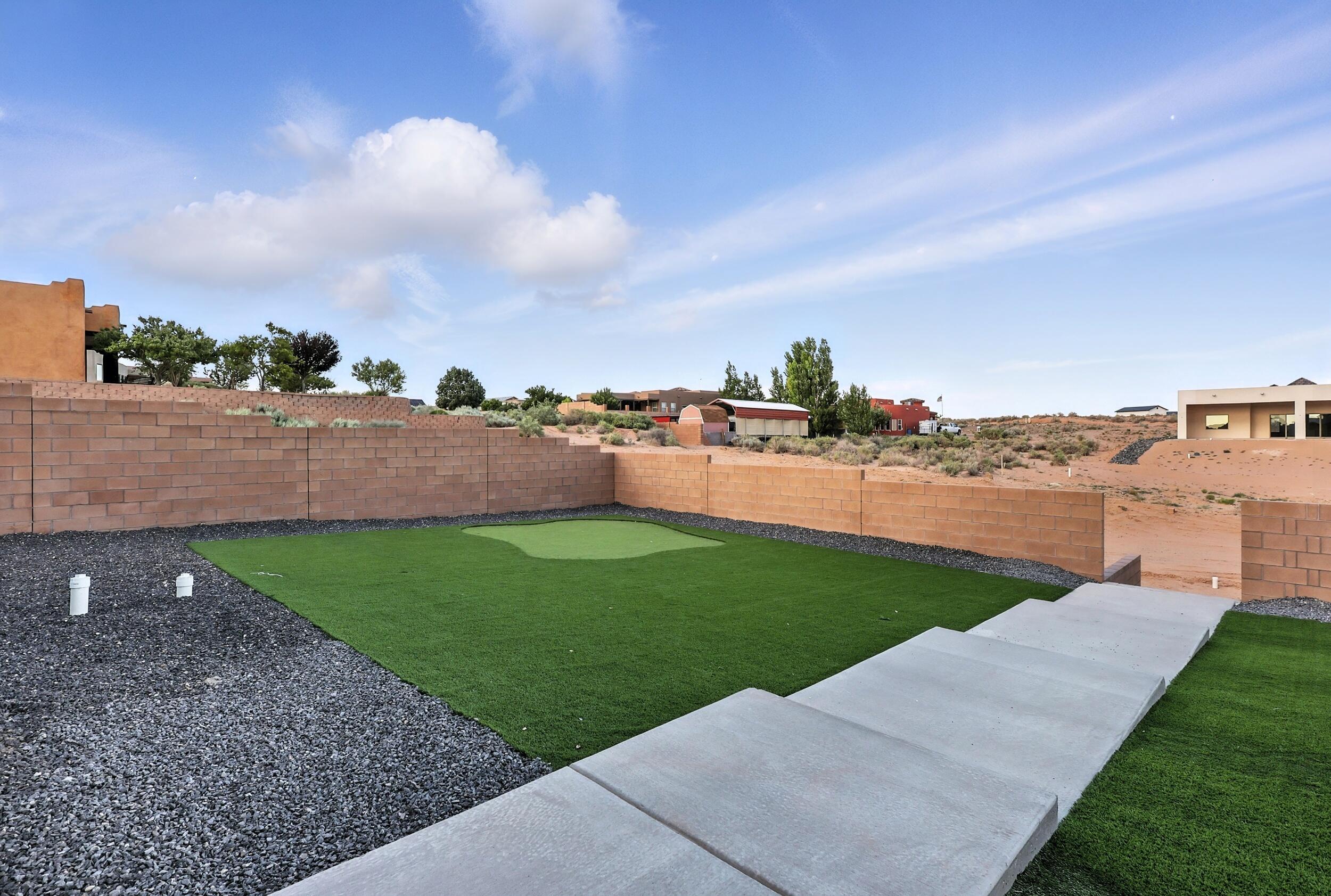 Photo 14 — 2016 Contreras Road NE