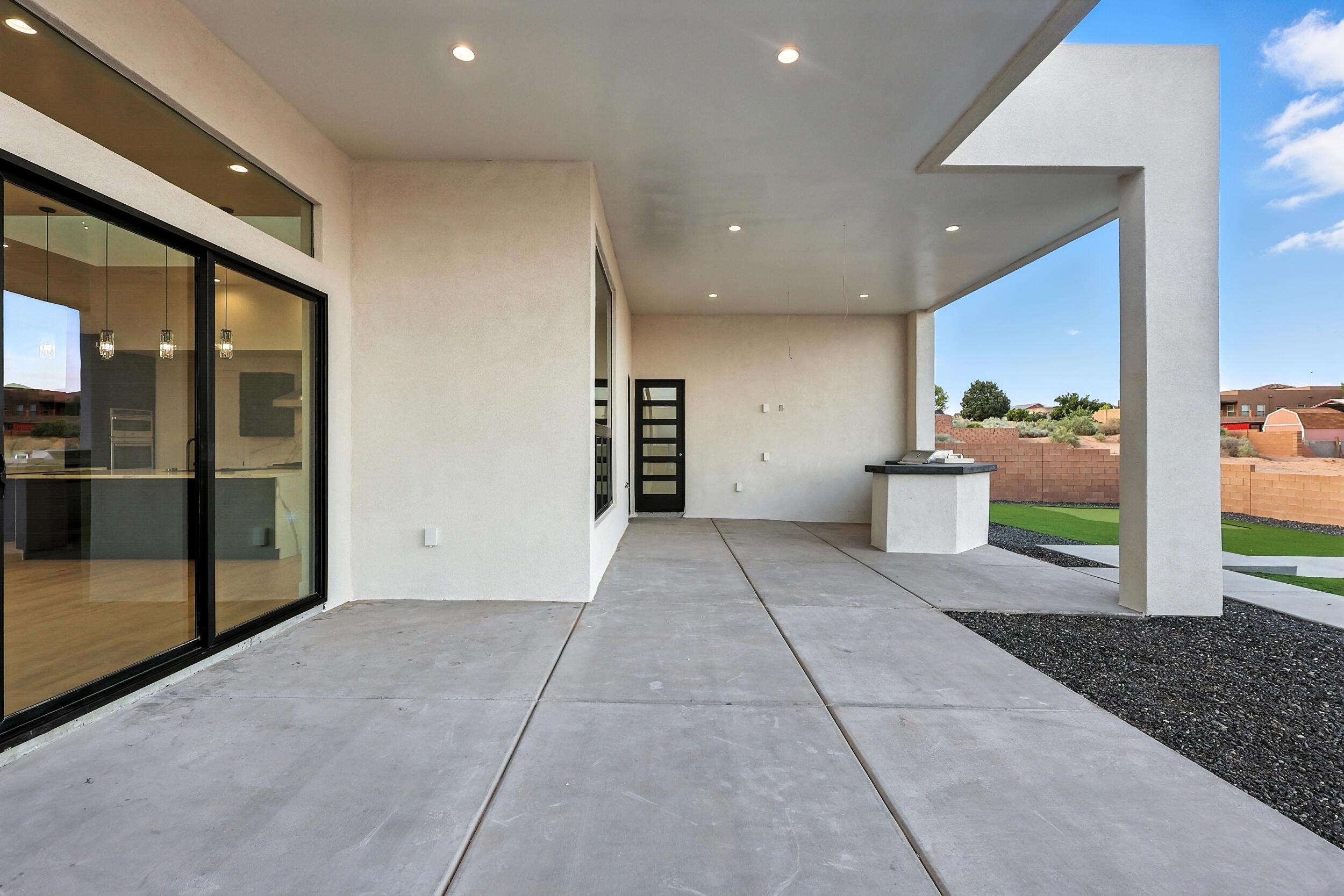 Photo 13 — 2016 Contreras Road NE
