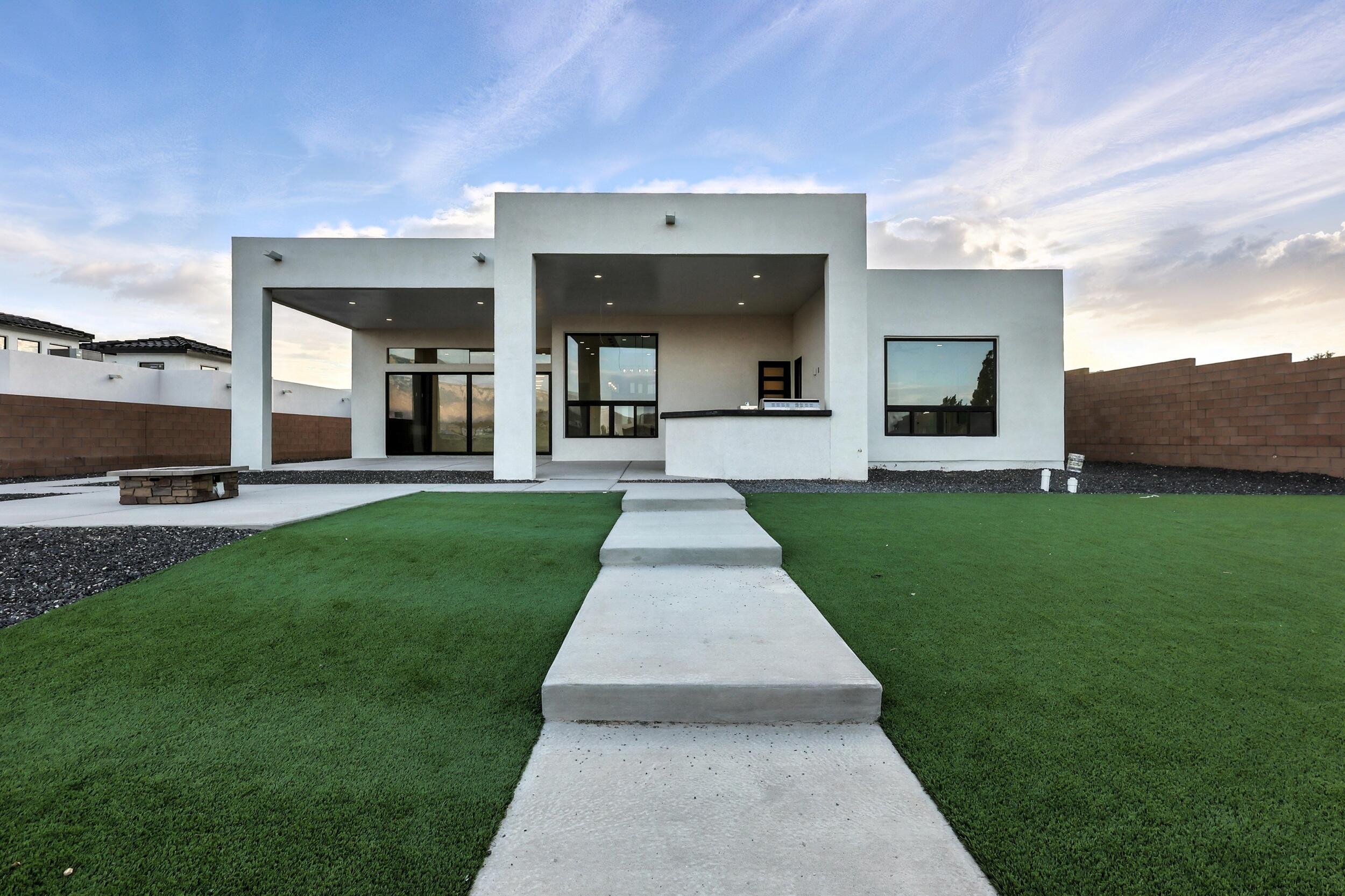 Photo 12 — 2016 Contreras Road NE