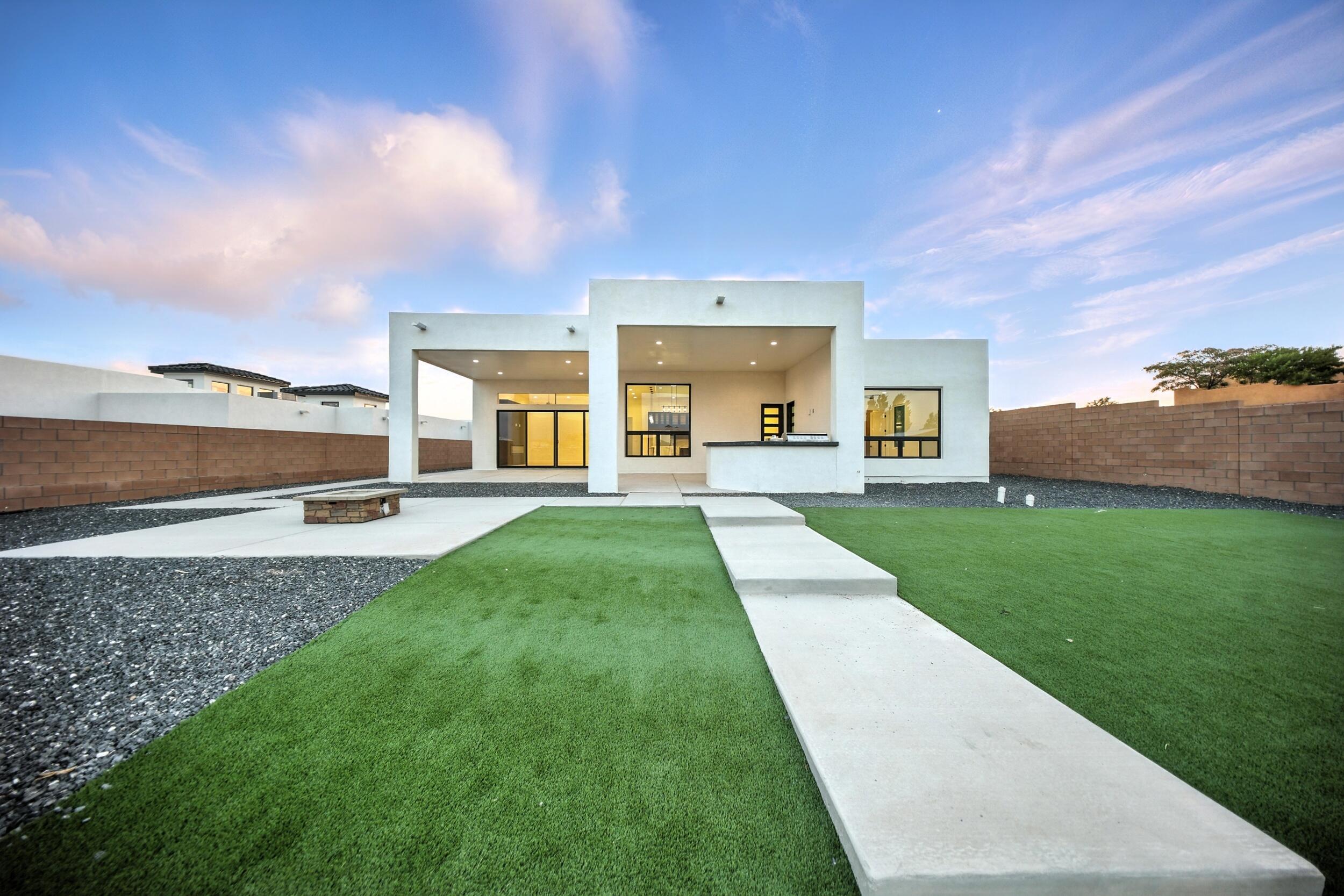Photo 10 — 2016 Contreras Road NE