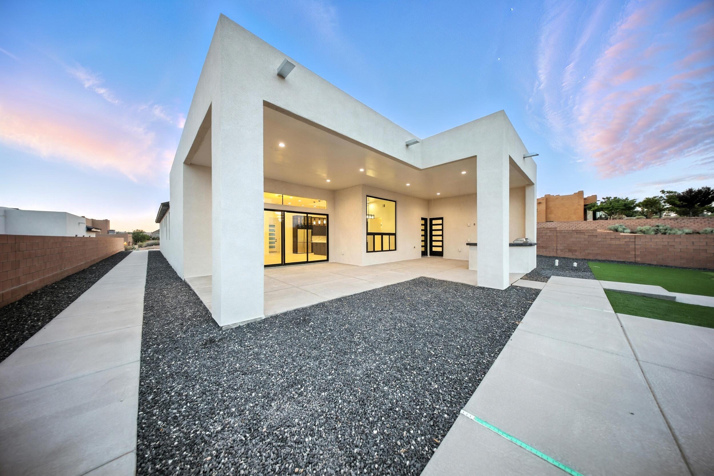 Photo 9 — 2016 Contreras Road NE