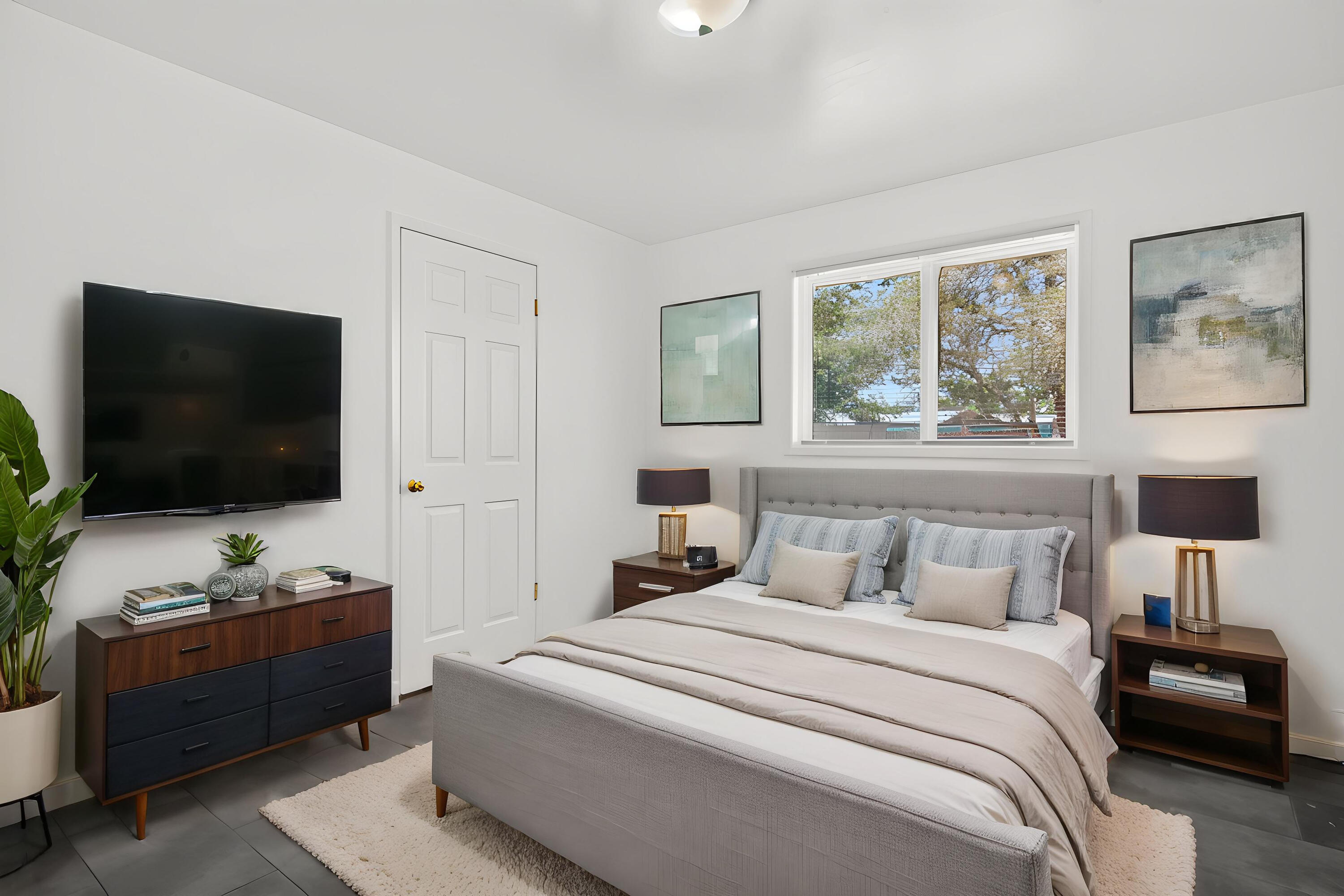 Photo 19 — 2305 Stevens Drive NE