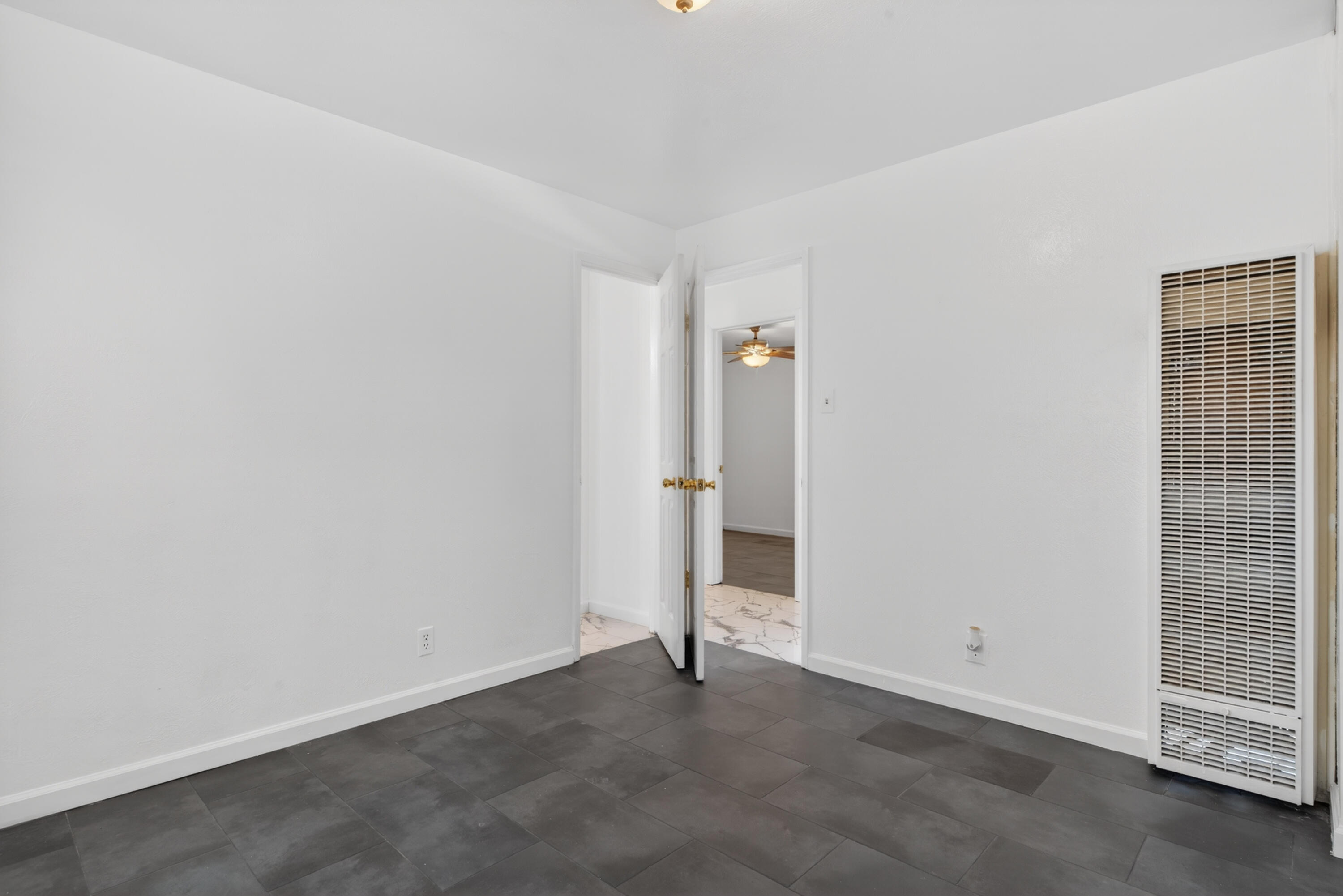 Photo 18 — 2305 Stevens Drive NE