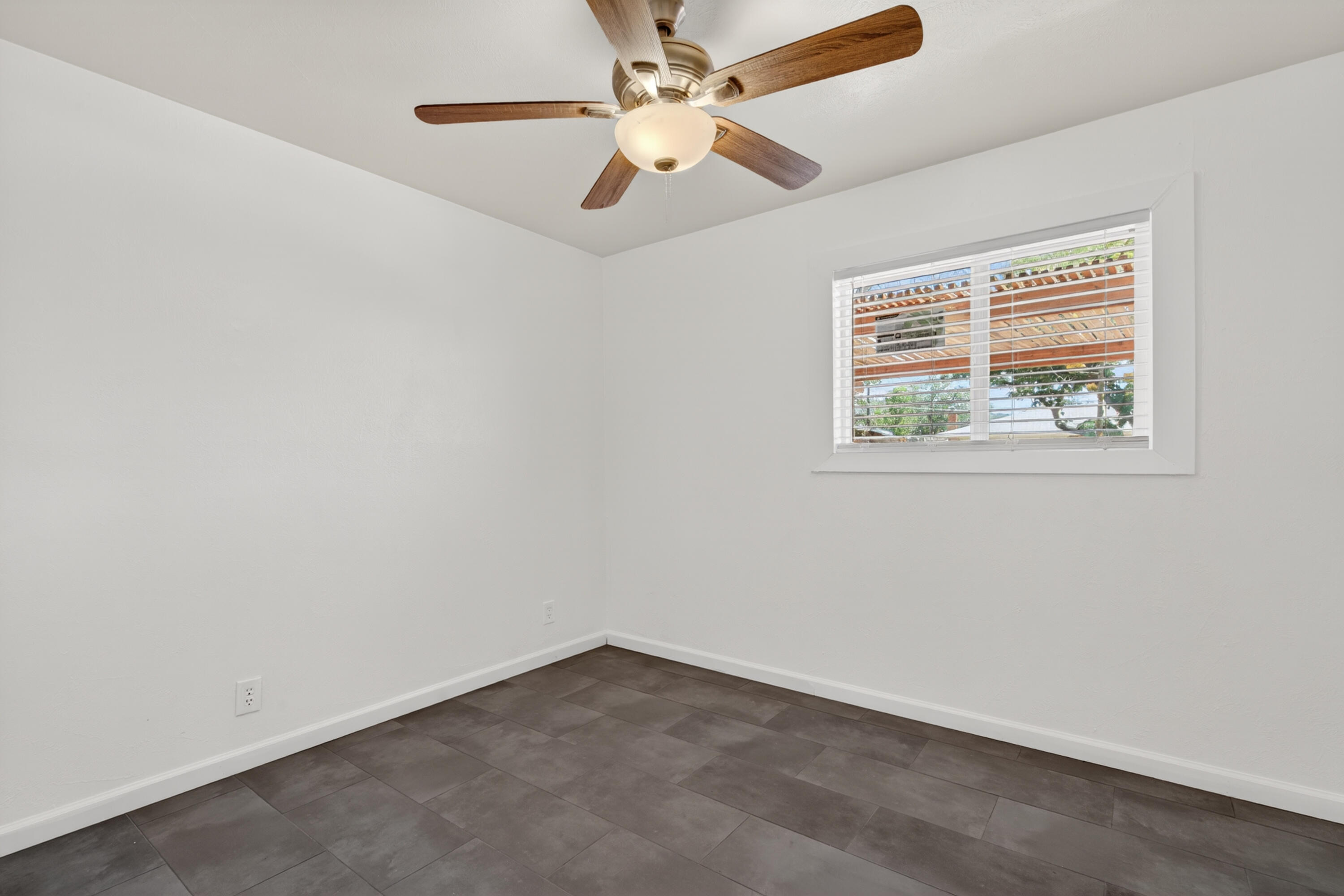 Photo 15 — 2305 Stevens Drive NE