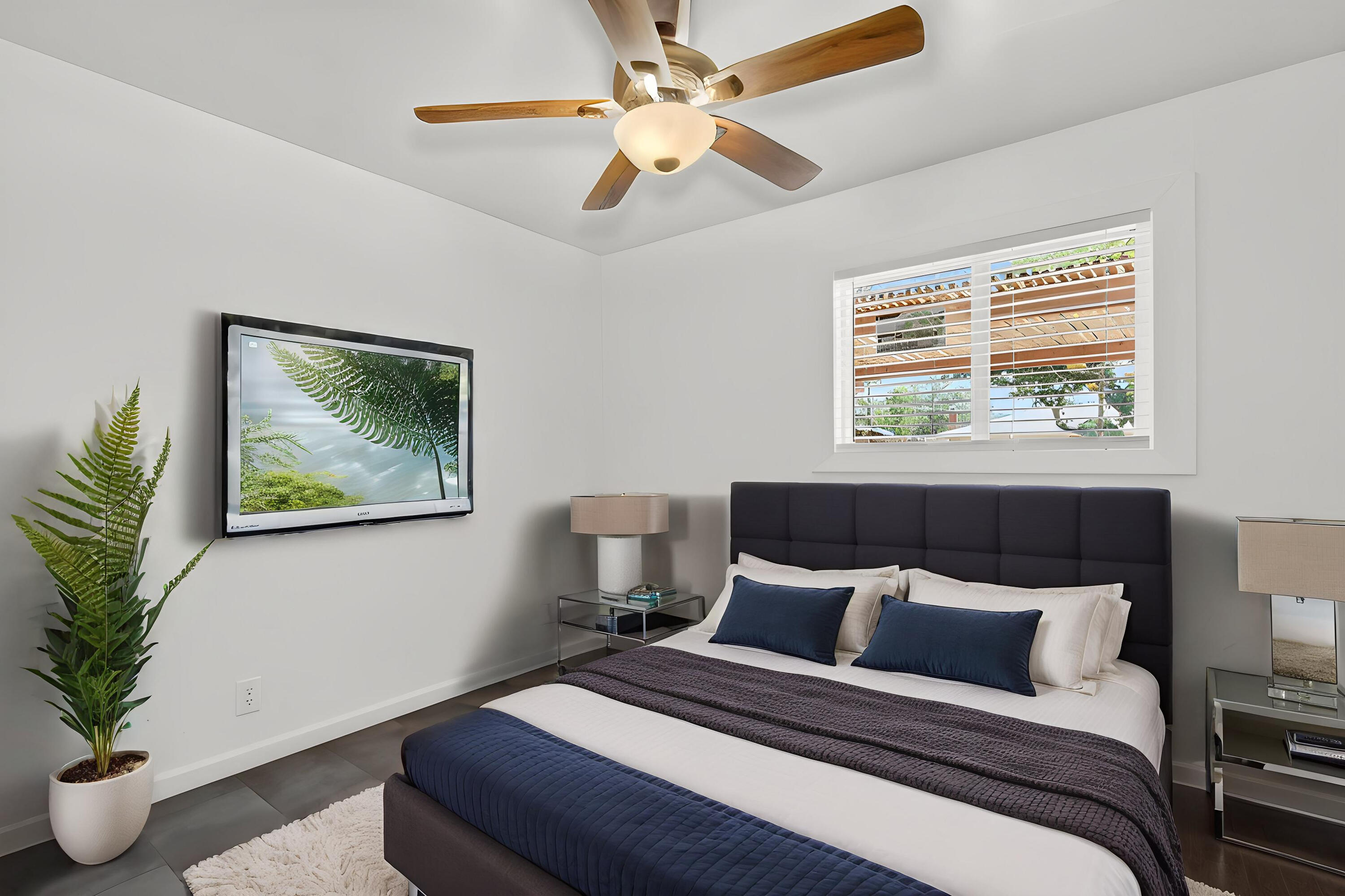Photo 14 — 2305 Stevens Drive NE
