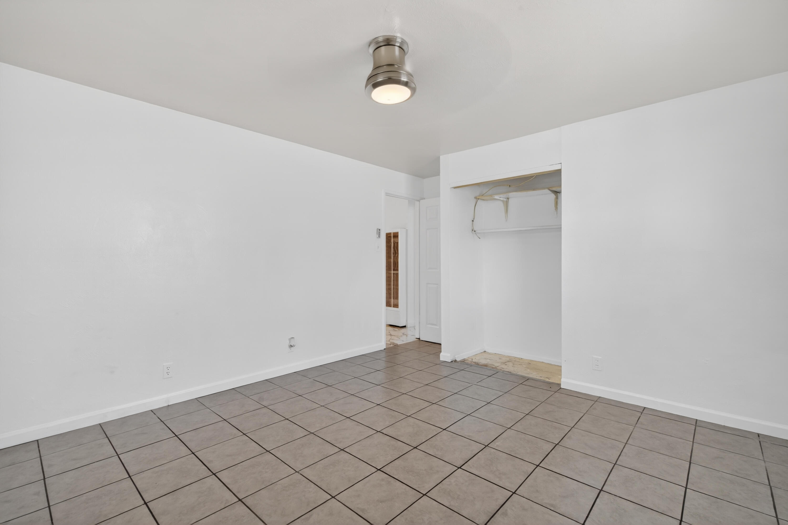 Photo 10 — 2305 Stevens Drive NE