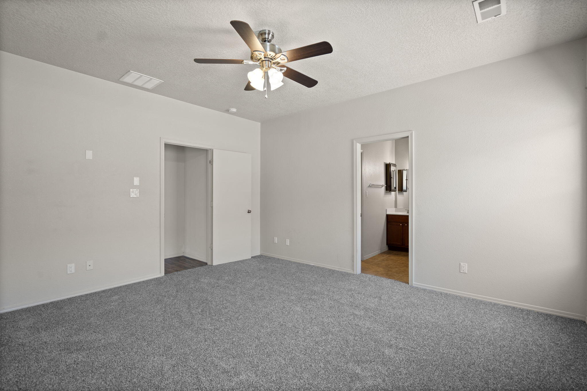 Photo 8 — 6211 Nacional Road NW