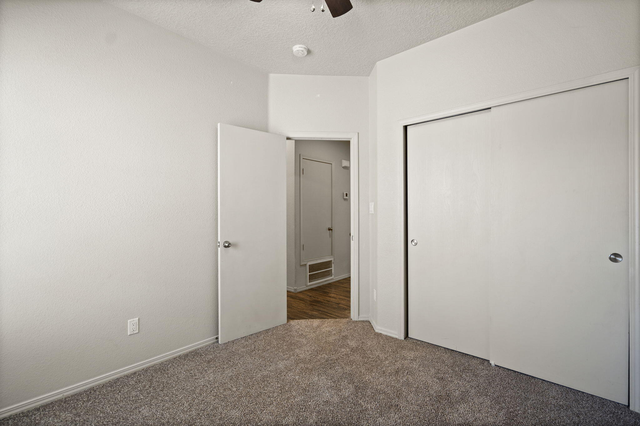 Photo 13 — 6211 Nacional Road NW