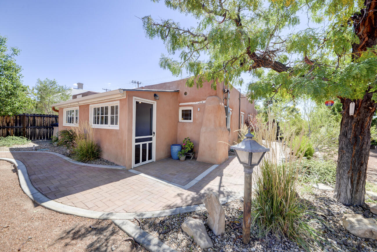 Photo 15 — 1913 Lomas Boulevard NW