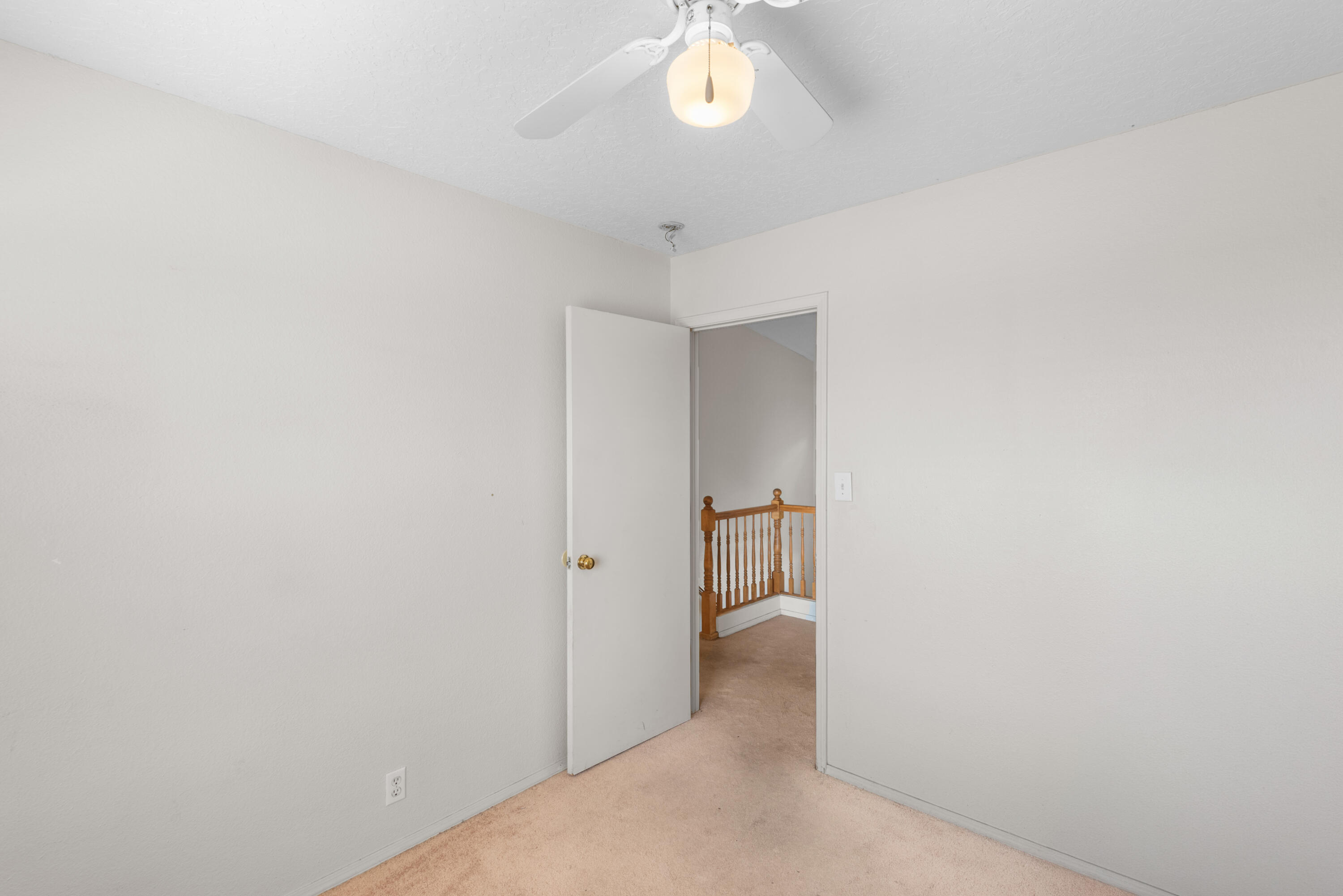 Photo 11 — 1420 Summerfield Place SW