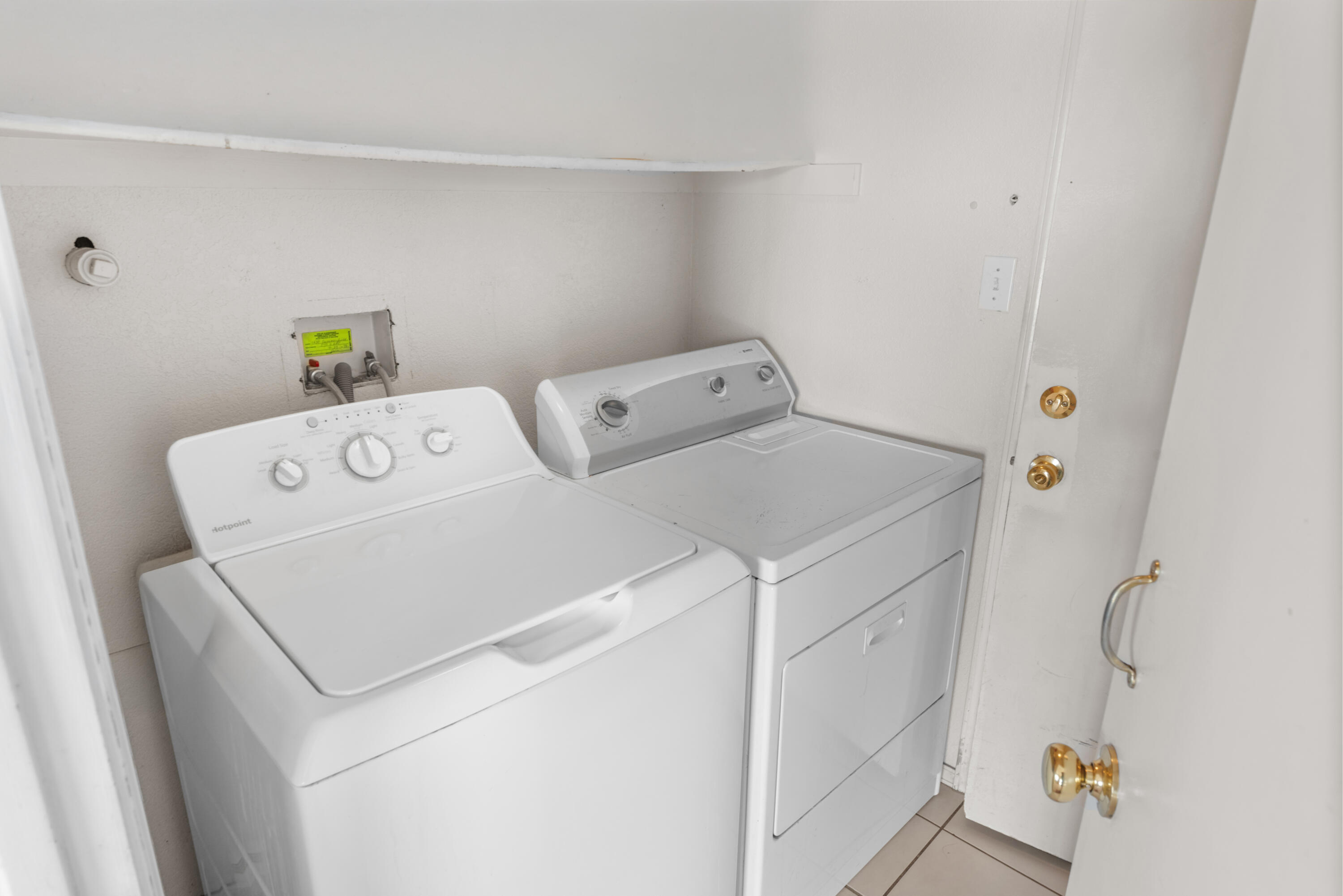 Photo 14 — 1420 Summerfield Place SW