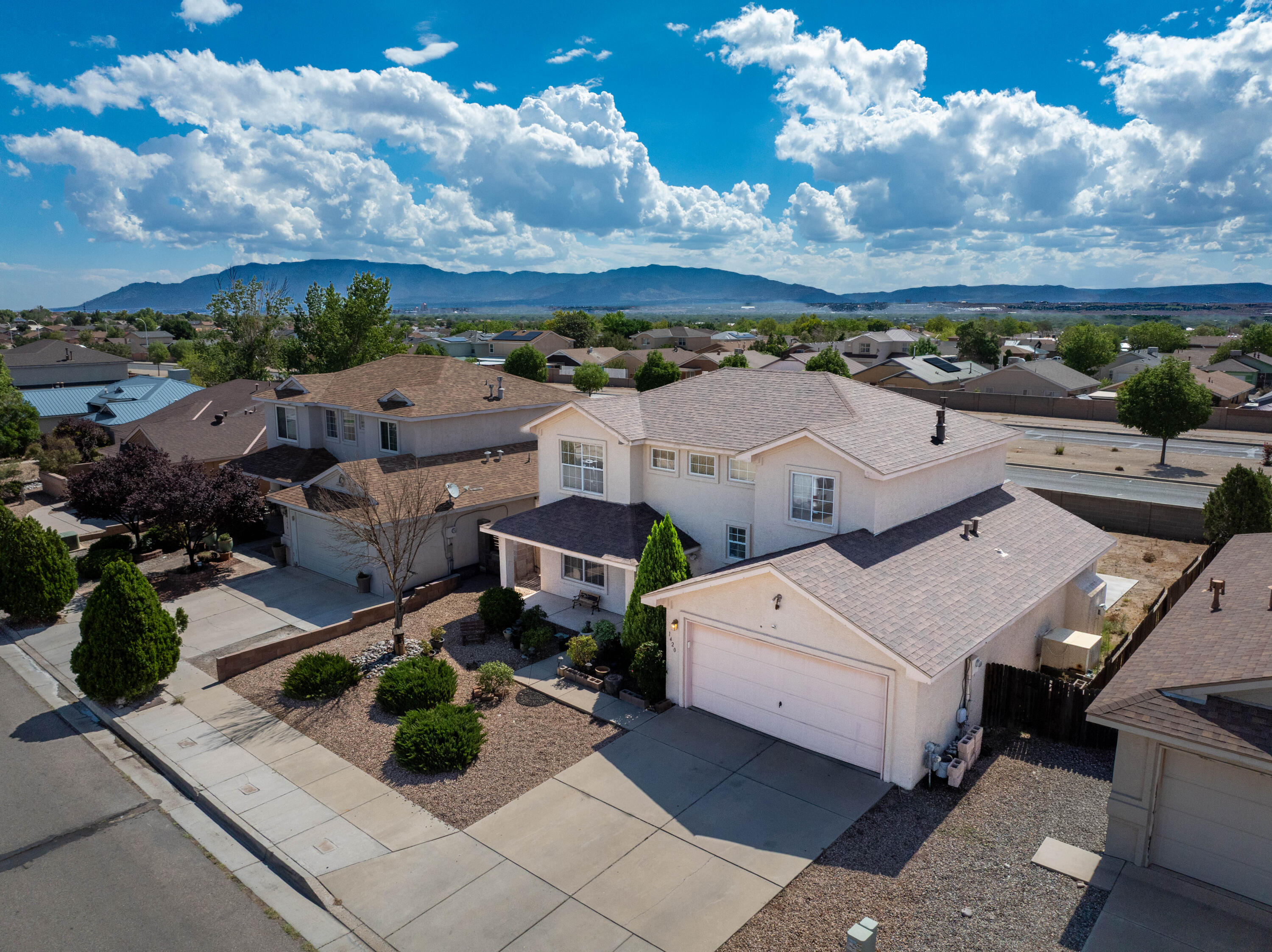 Photo 4 — 1420 Summerfield Place SW