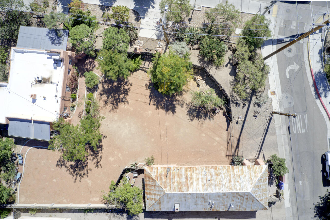 Photo 19 — 1913 Lomas Boulevard NW