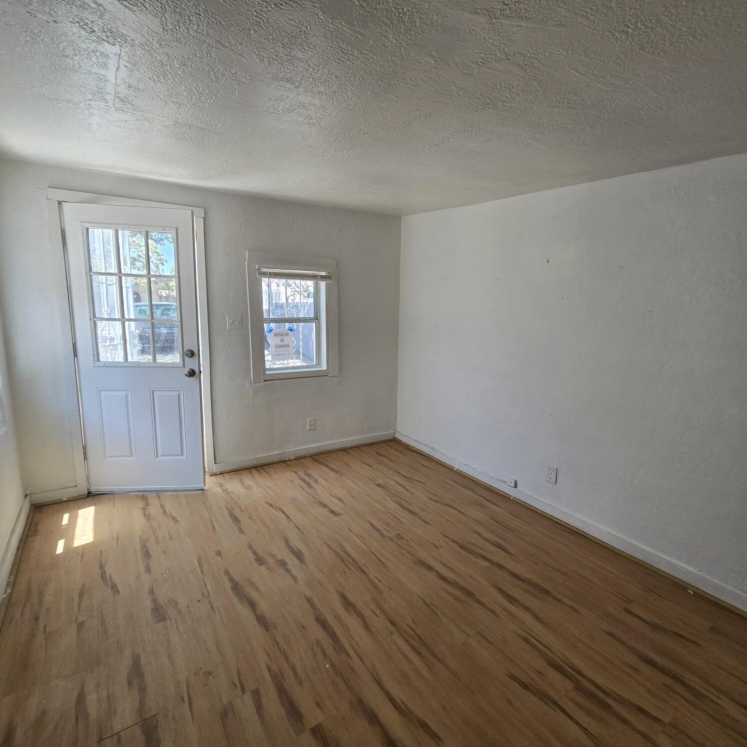 Photo 6 — 110 Mesa Street SE
