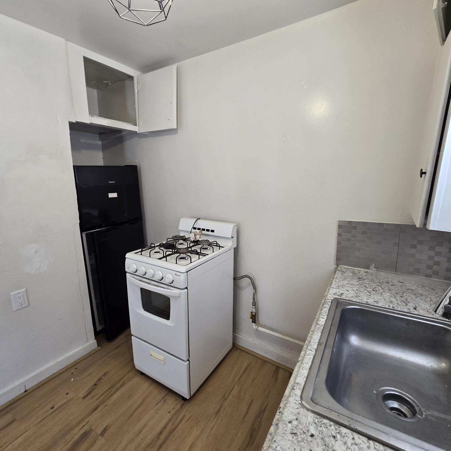 Photo 3 — 110 Mesa Street SE