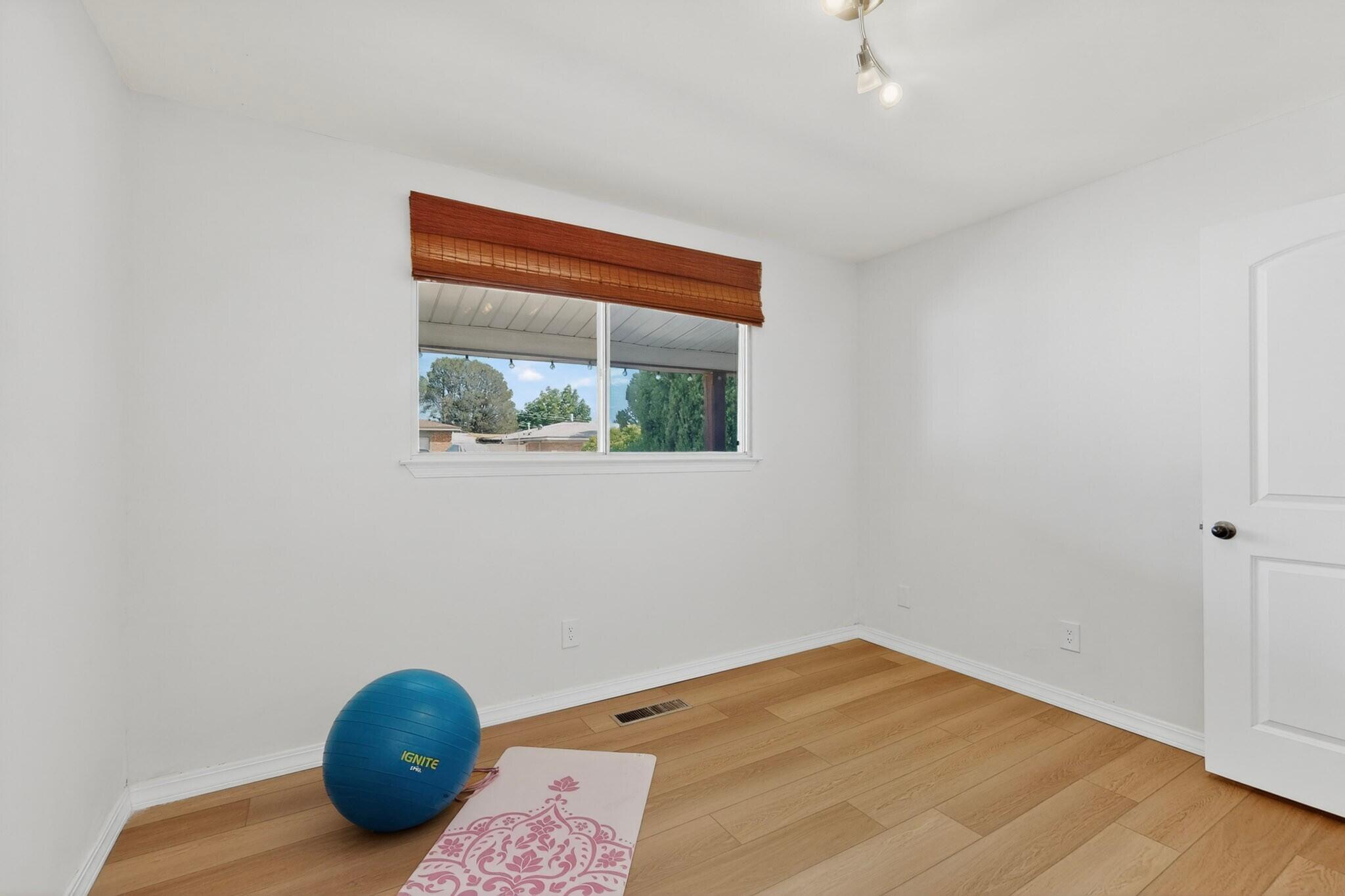 Photo 5 — 3217 Reina Drive NE