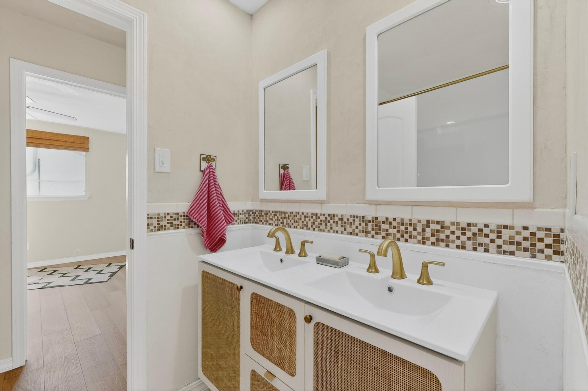 Photo 8 — 3217 Reina Drive NE