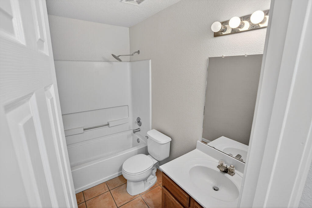 Photo 9 — 6828 La Rocca Road NW