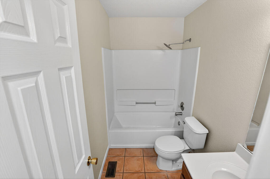 Photo 10 — 6828 La Rocca Road NW
