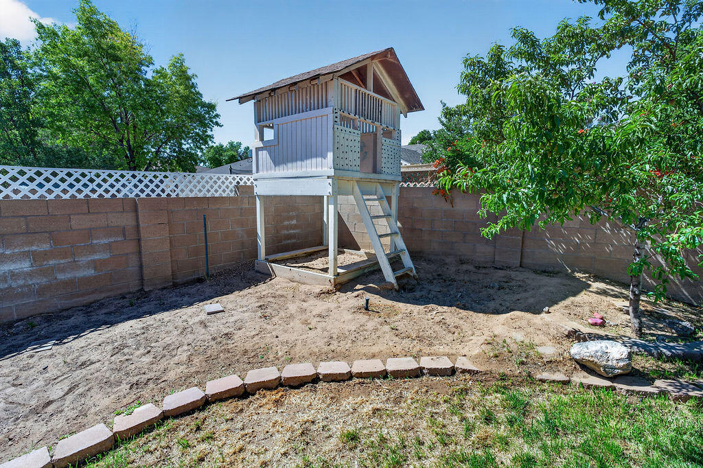 Photo 16 — 6828 La Rocca Road NW