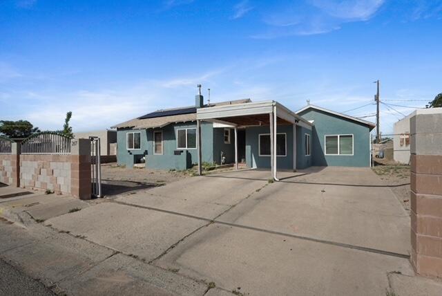 207 52nd Street SW, Albuquerque, NM 87105