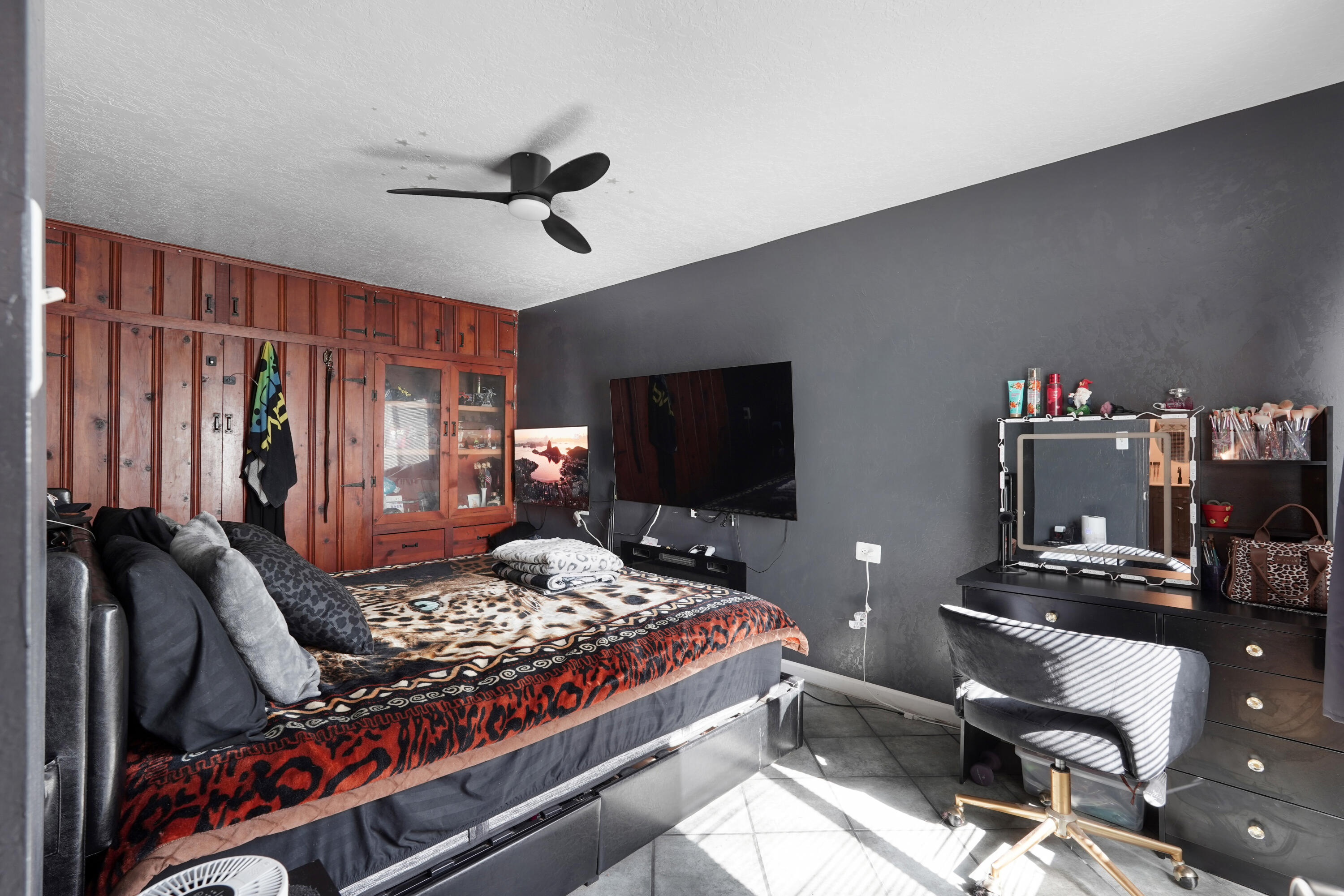 Photo 8 — 207 52nd Street SW
