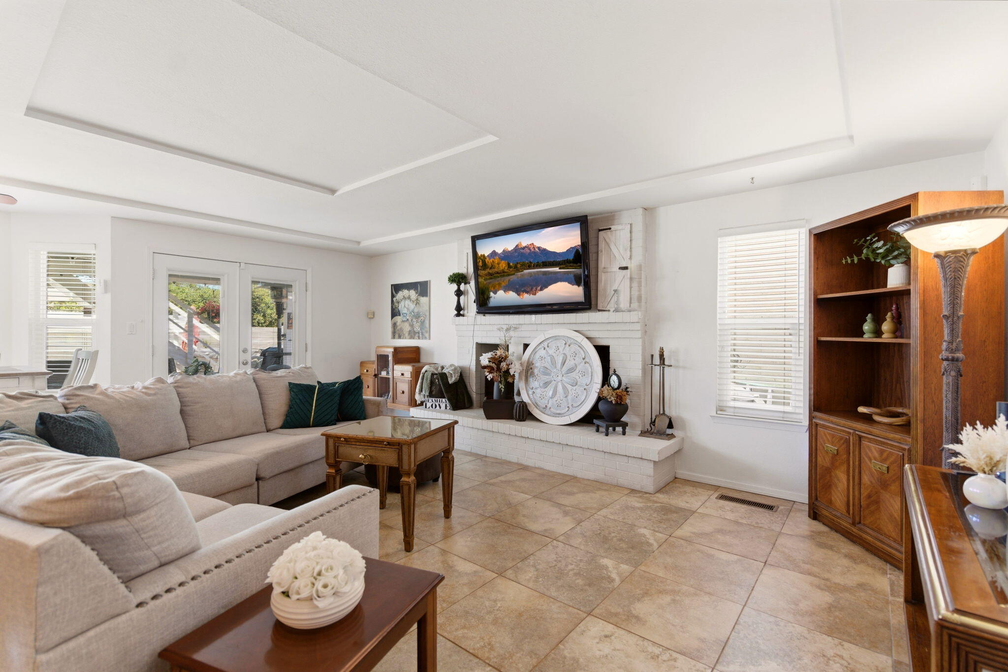 Photo 4 — 9601 Villa Del Rey NE