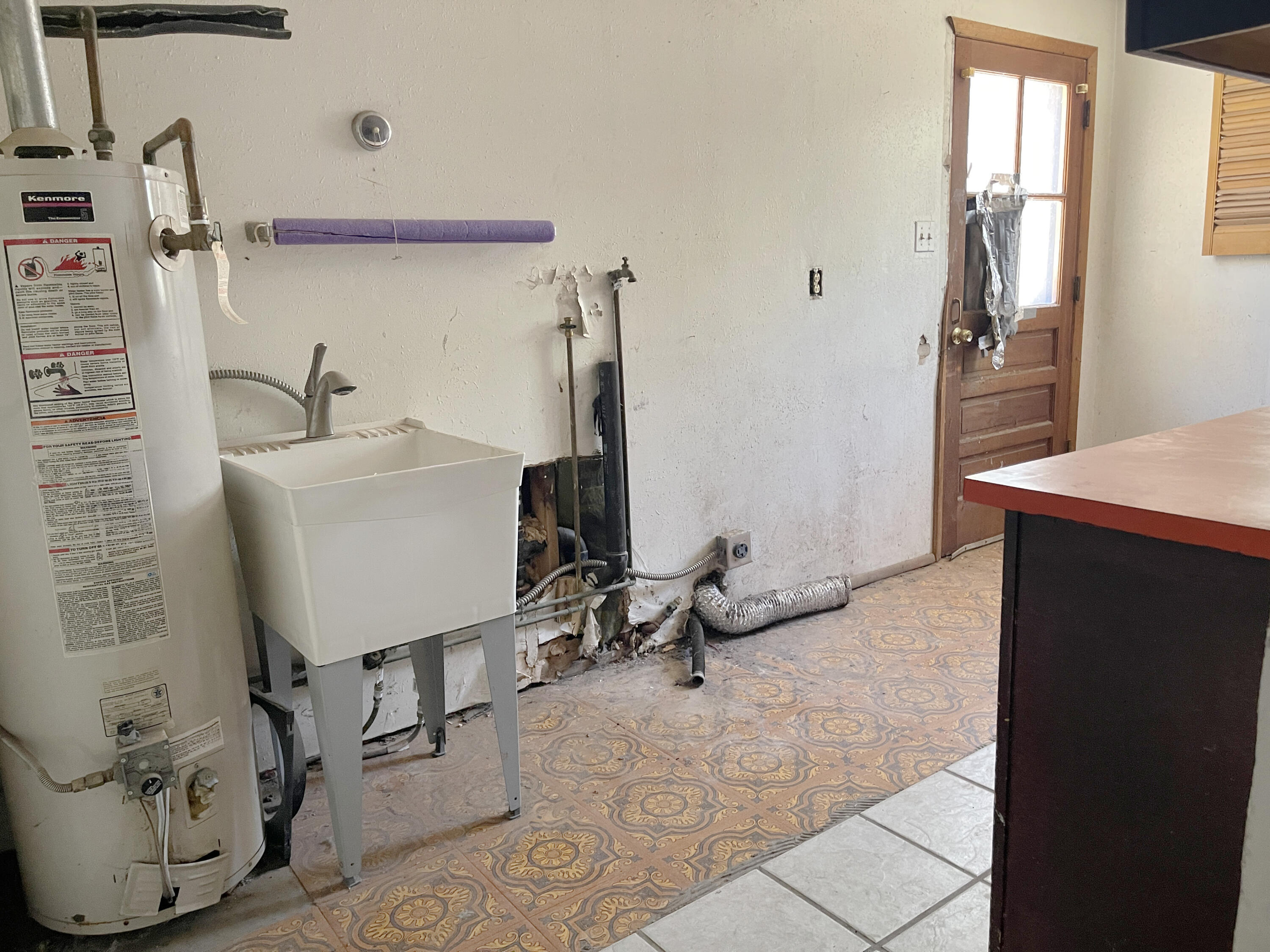 Photo 2 — 1724 Coe Road SW