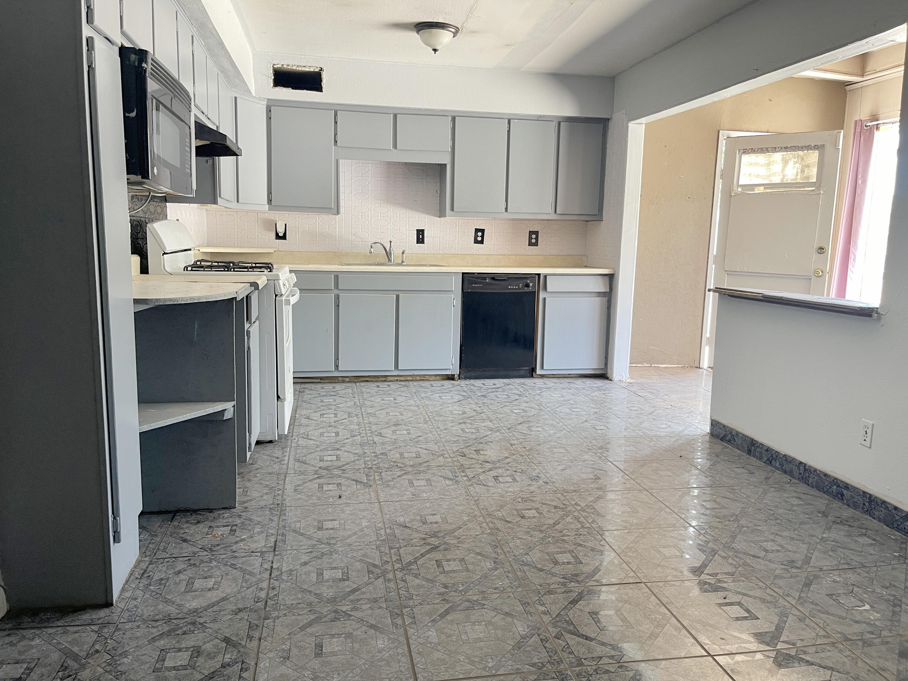Photo 12 — 1724 Coe Road SW