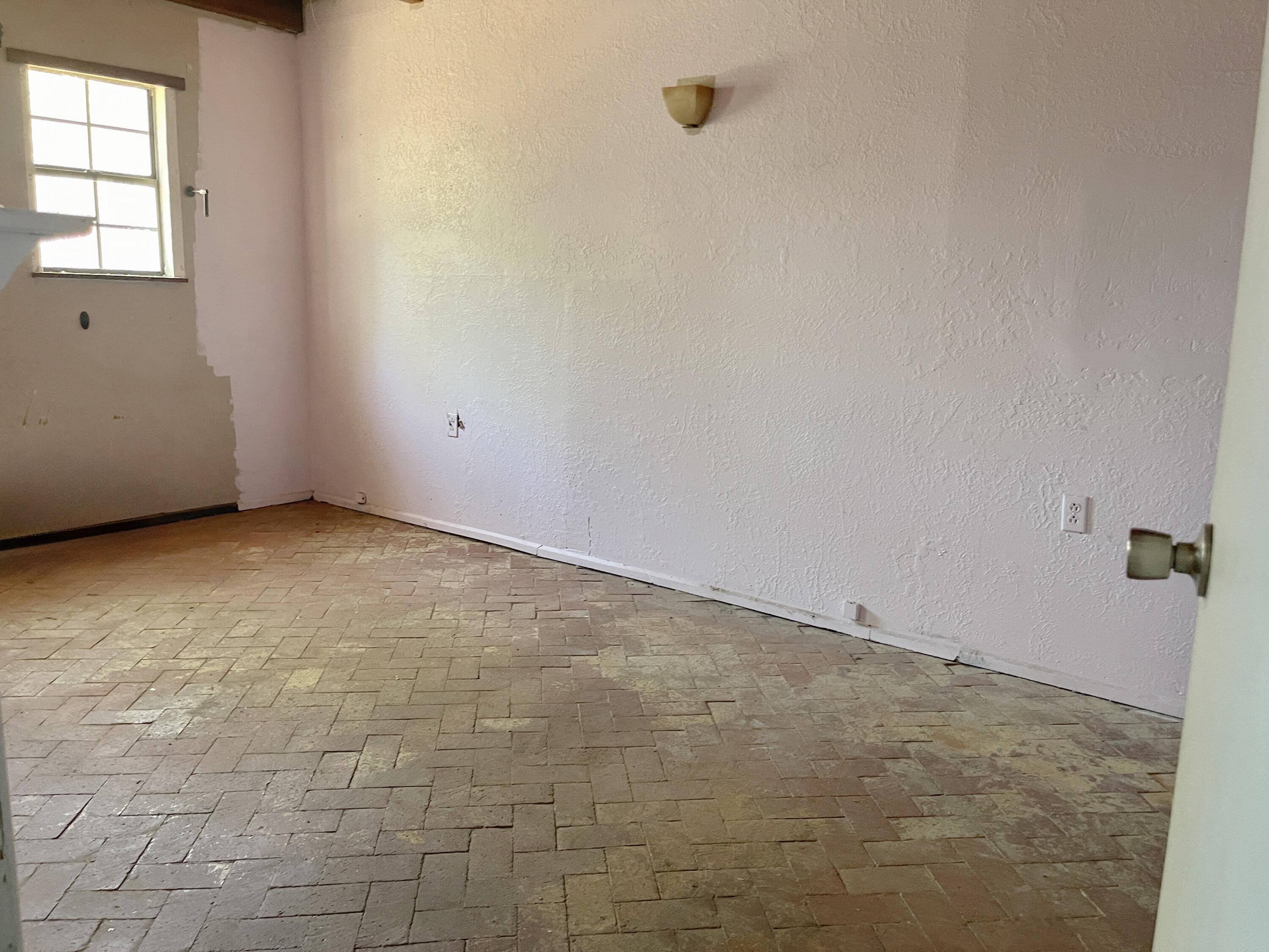 Photo 10 — 1724 Coe Road SW