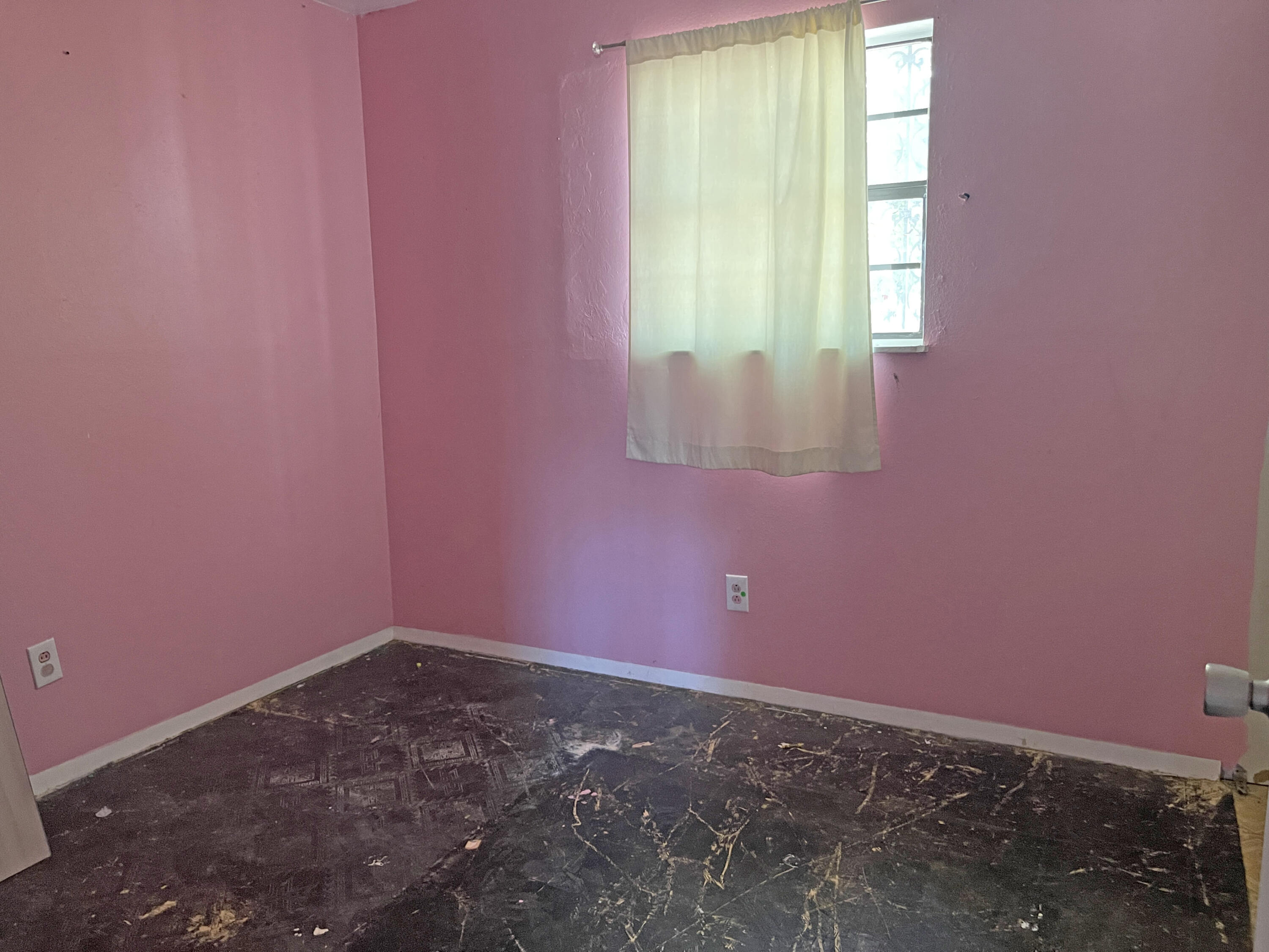 Photo 8 — 1724 Coe Road SW