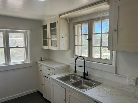 Photo 8 — 608 Webber Street