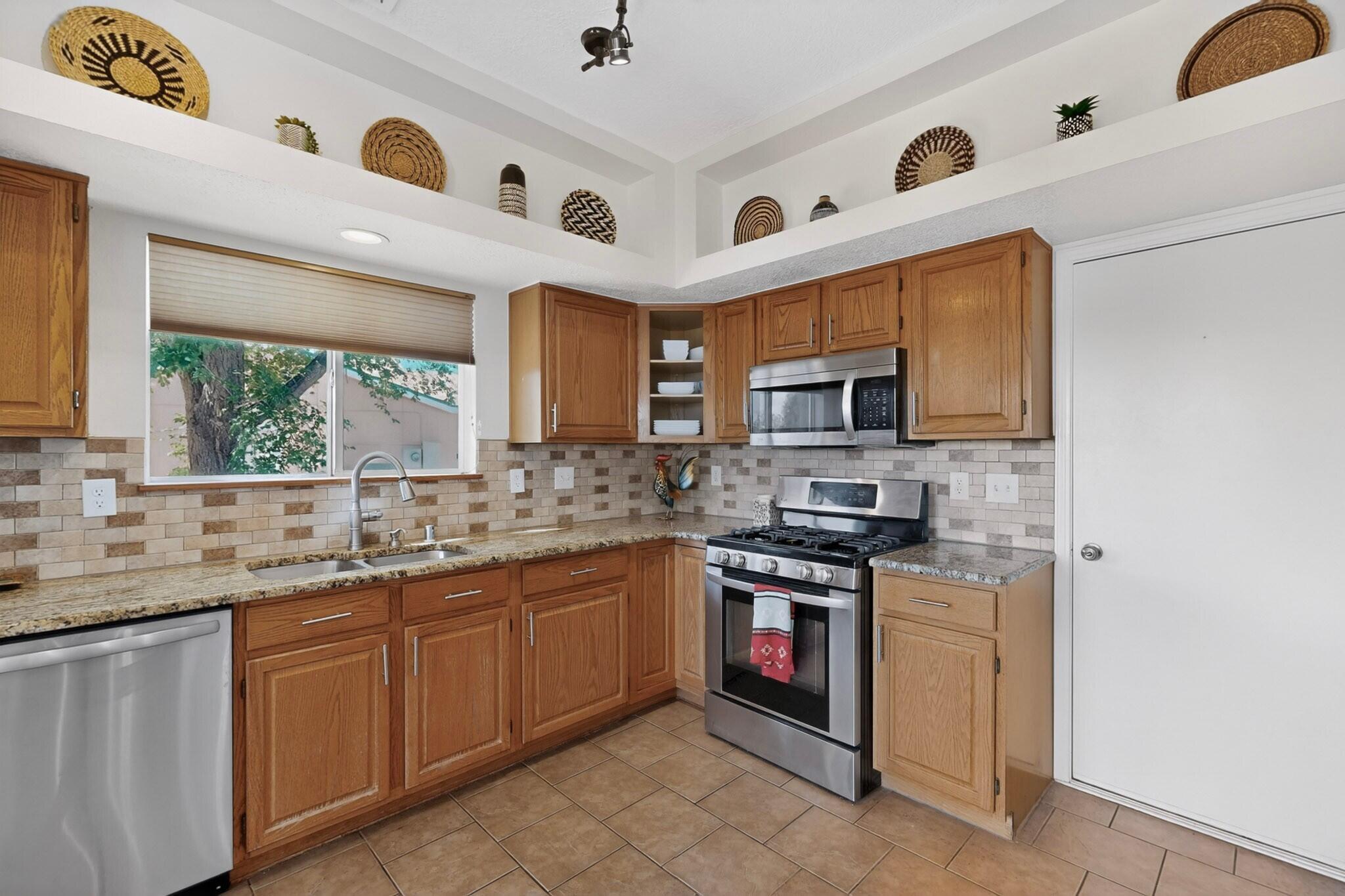 Photo 19 — 2512 Cabezon Drive NE