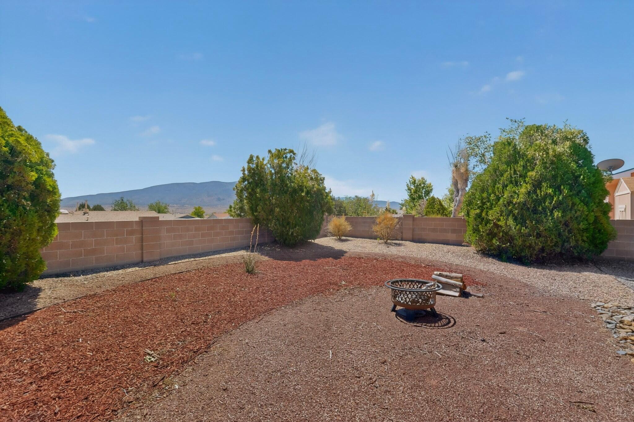 Photo 10 — 2512 Cabezon Drive NE